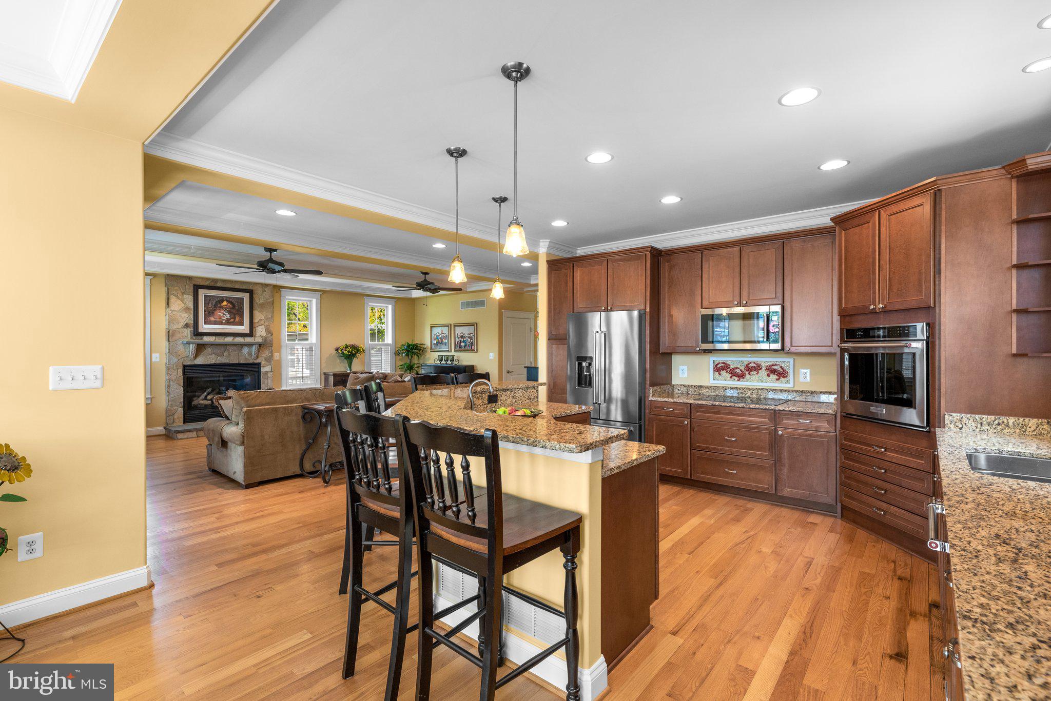 478 LAKESIDE DRIVE