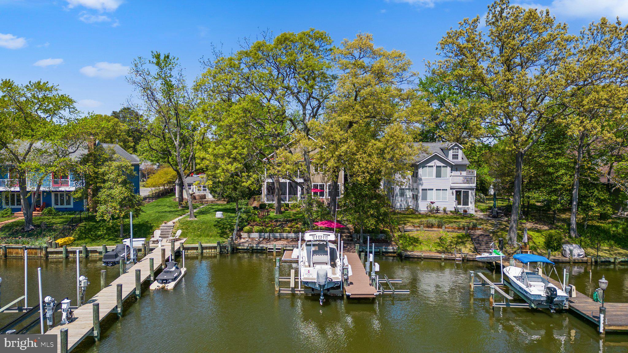 478 LAKESIDE DRIVE