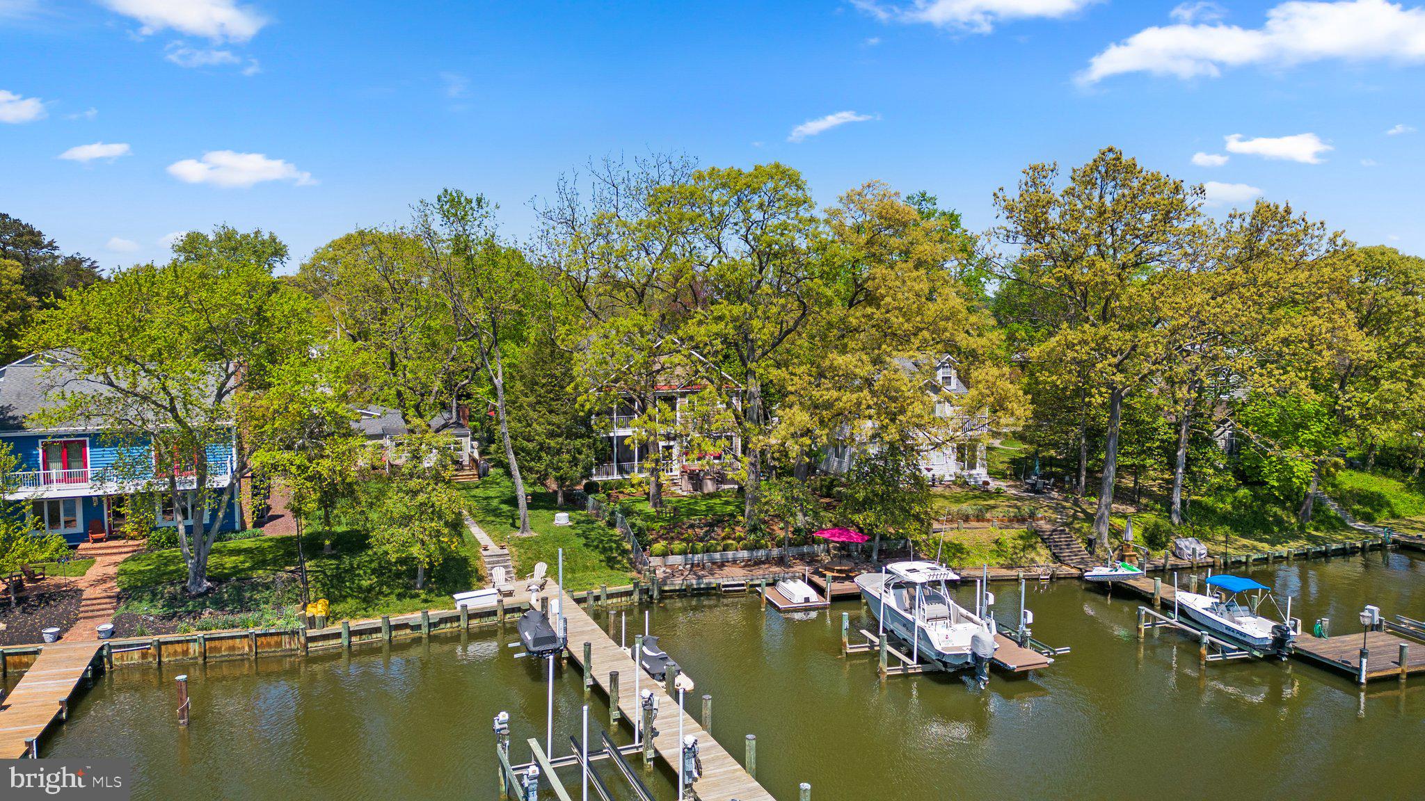 478 LAKESIDE DRIVE