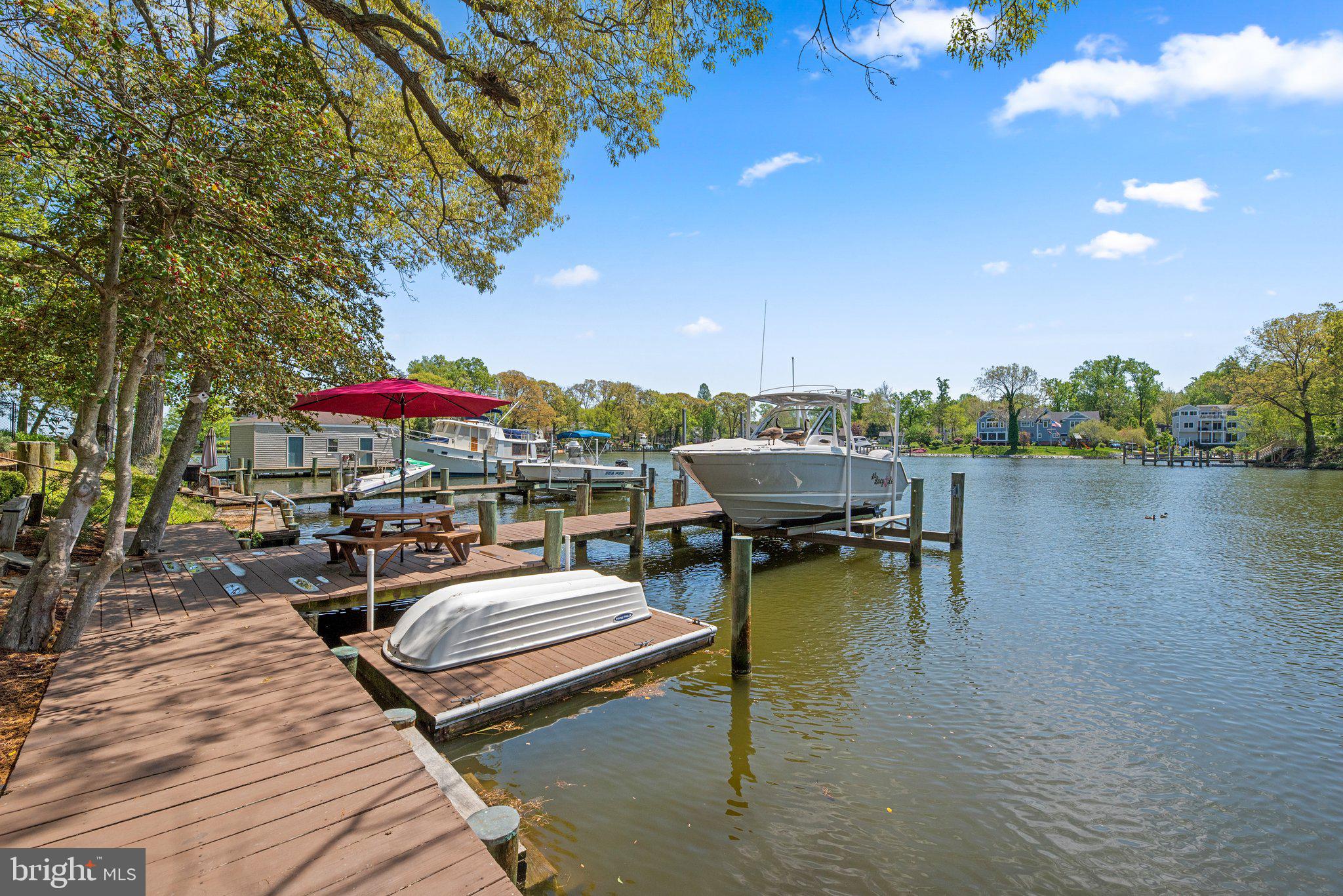 478 LAKESIDE DRIVE