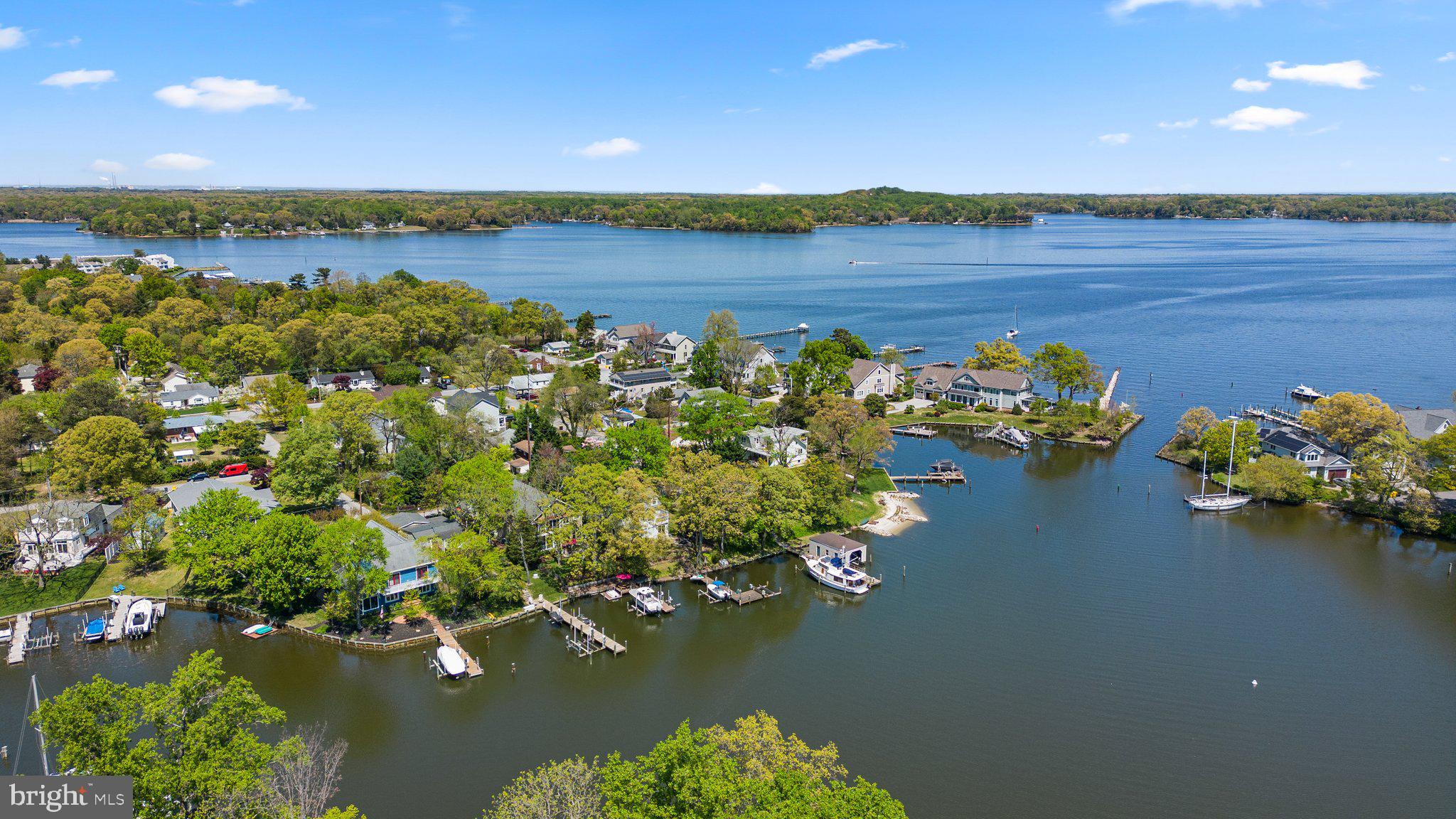 478 LAKESIDE DRIVE