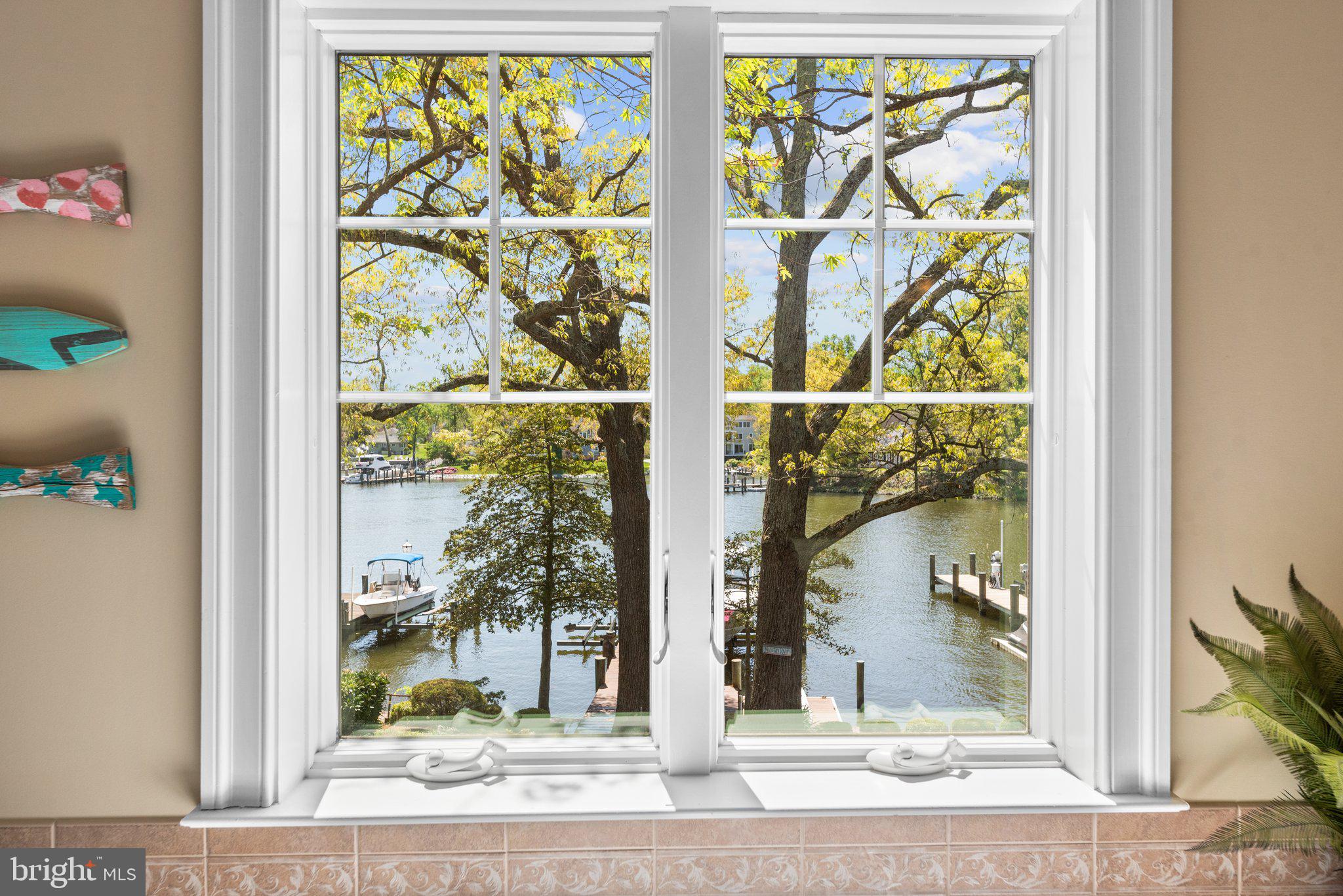 478 LAKESIDE DRIVE