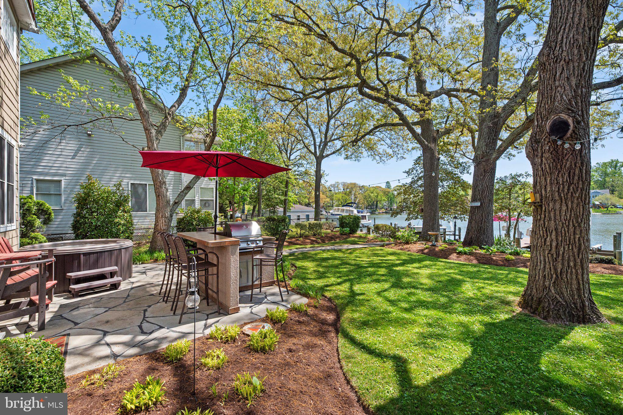 478 LAKESIDE DRIVE