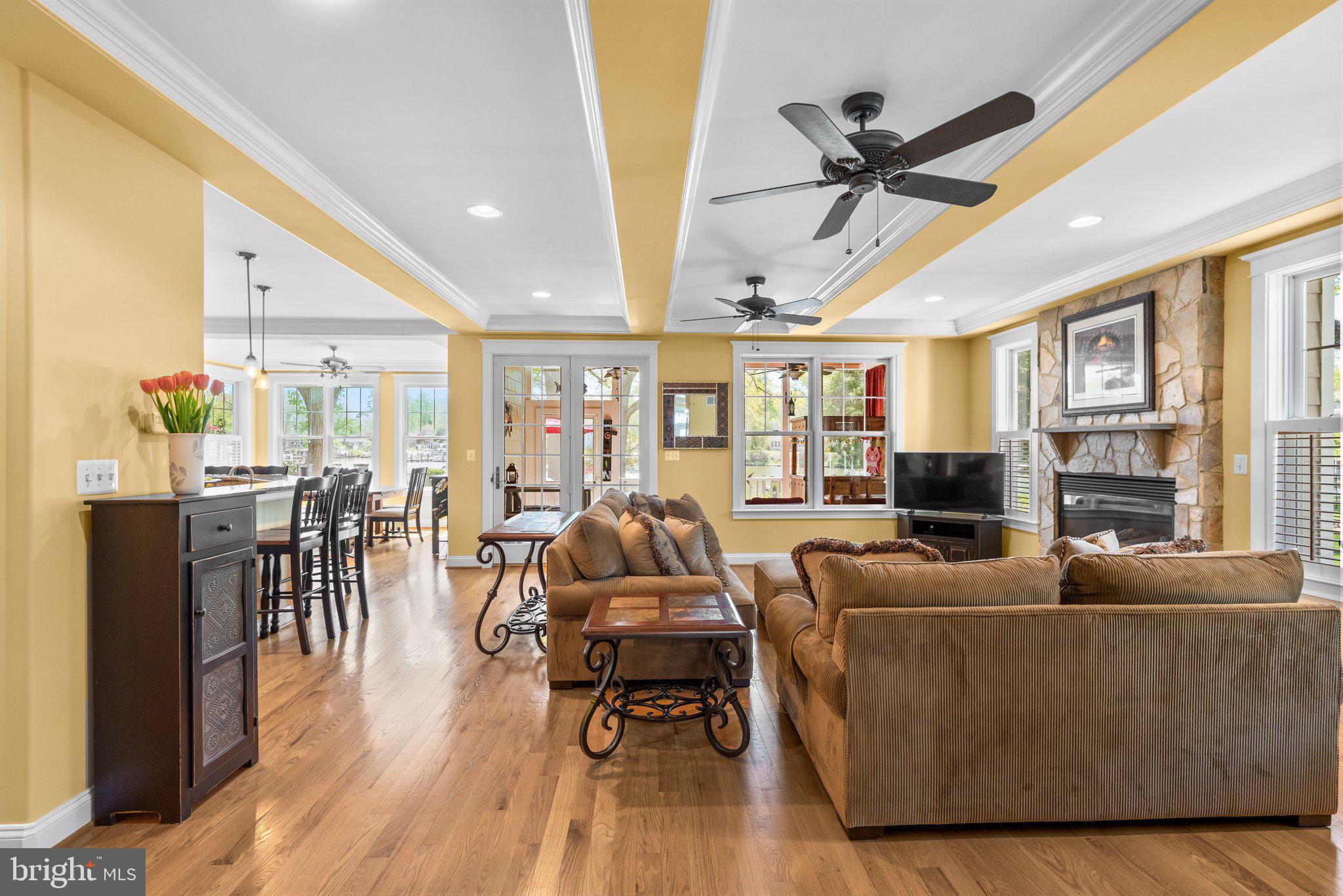478 LAKESIDE DRIVE