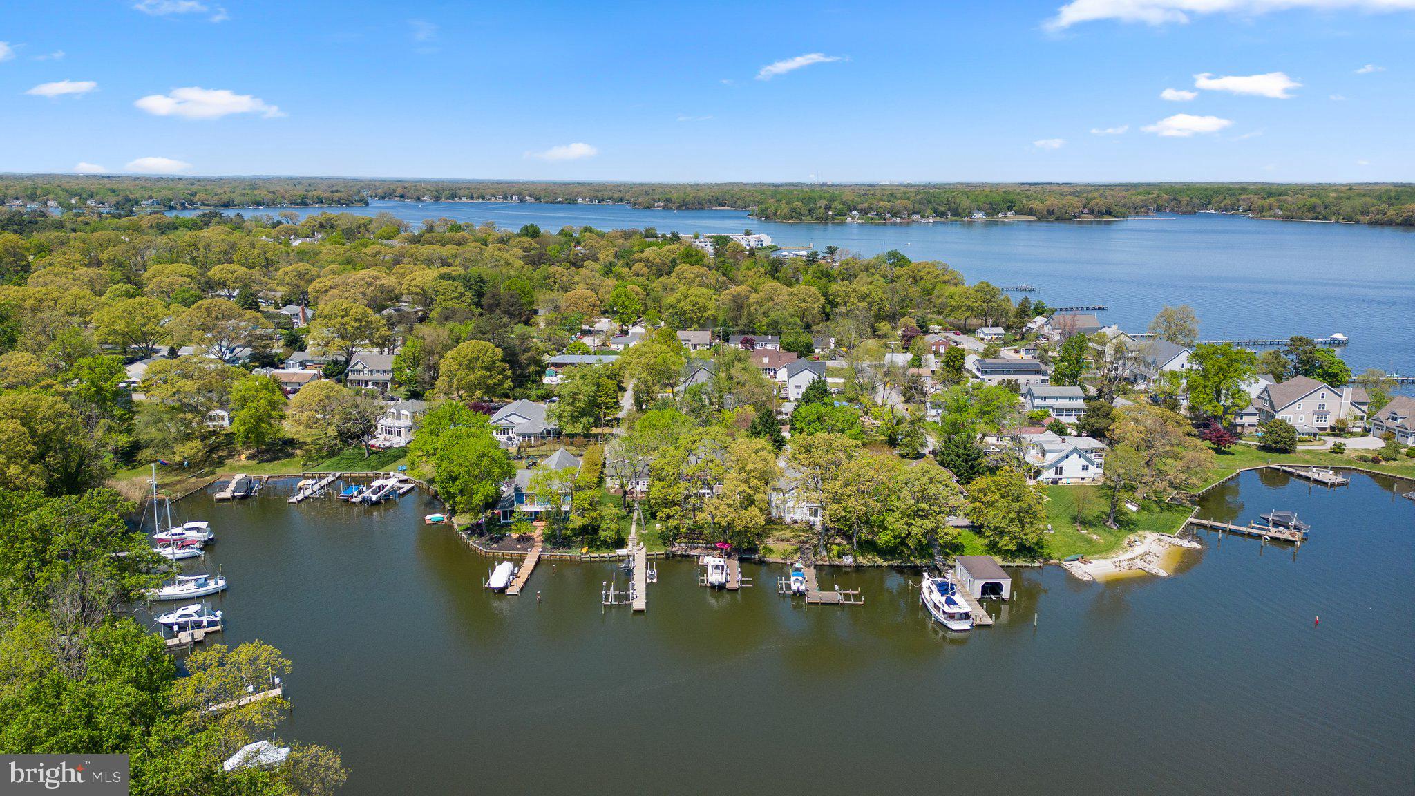 478 LAKESIDE DRIVE