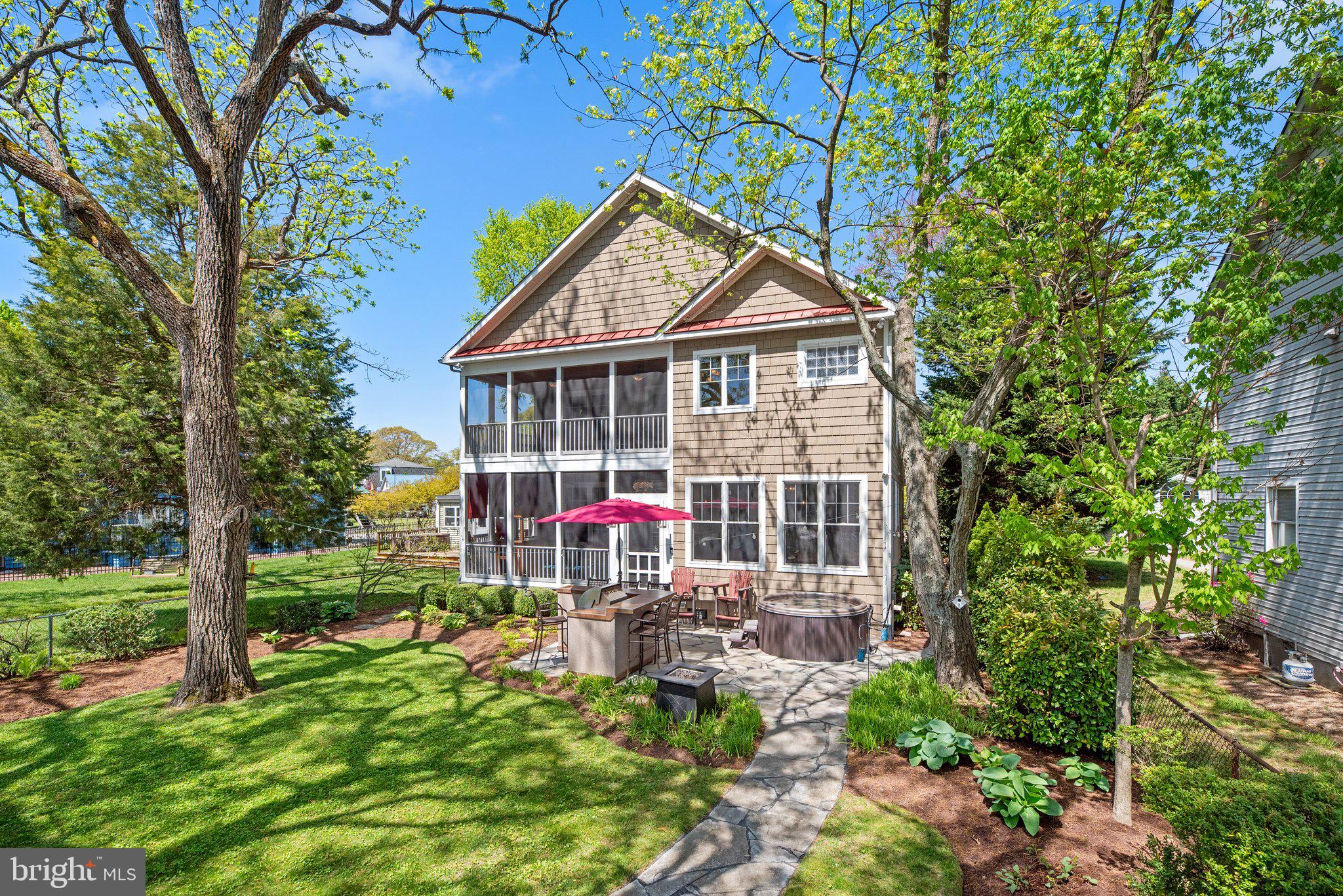 478 LAKESIDE DRIVE