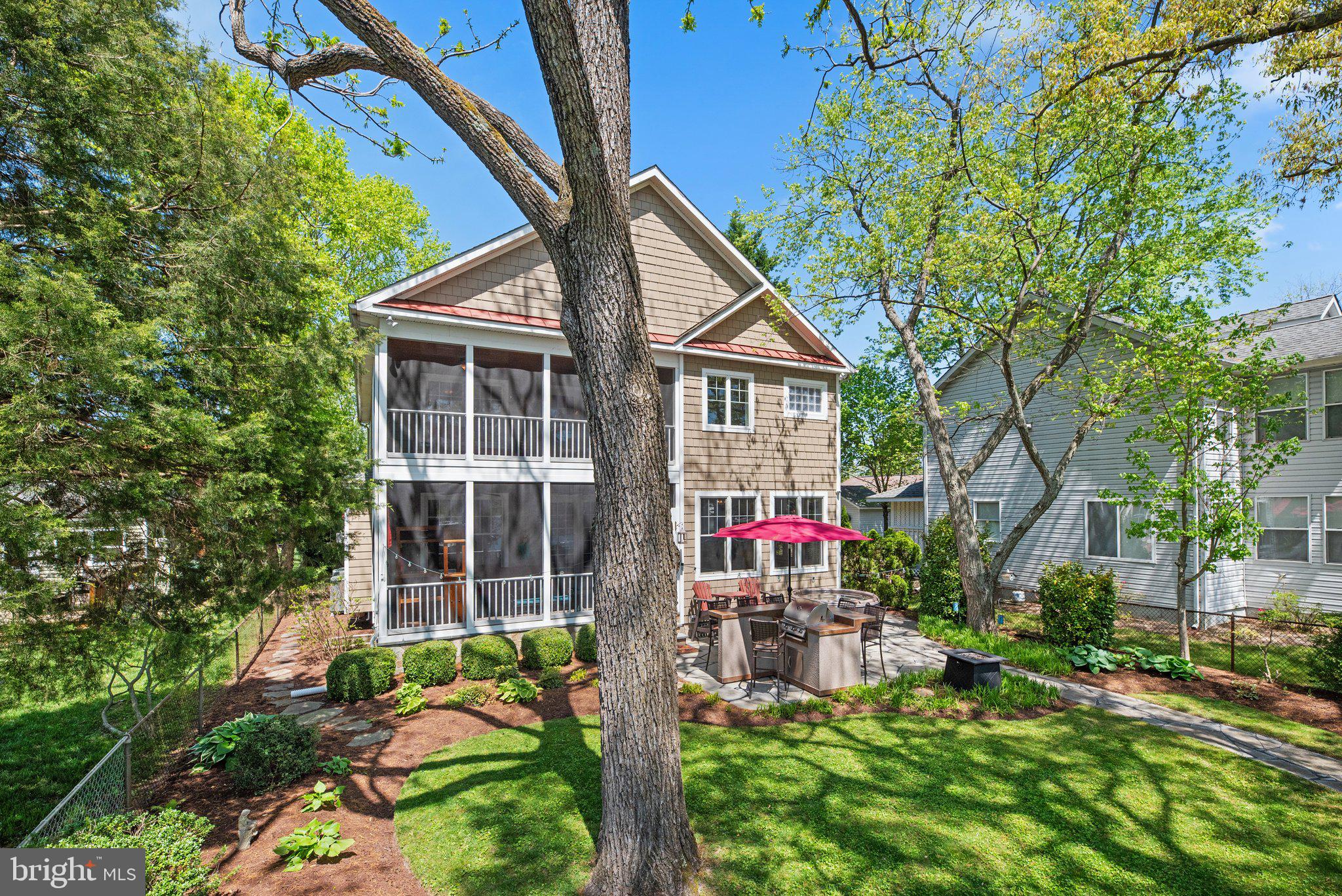 478 LAKESIDE DRIVE
