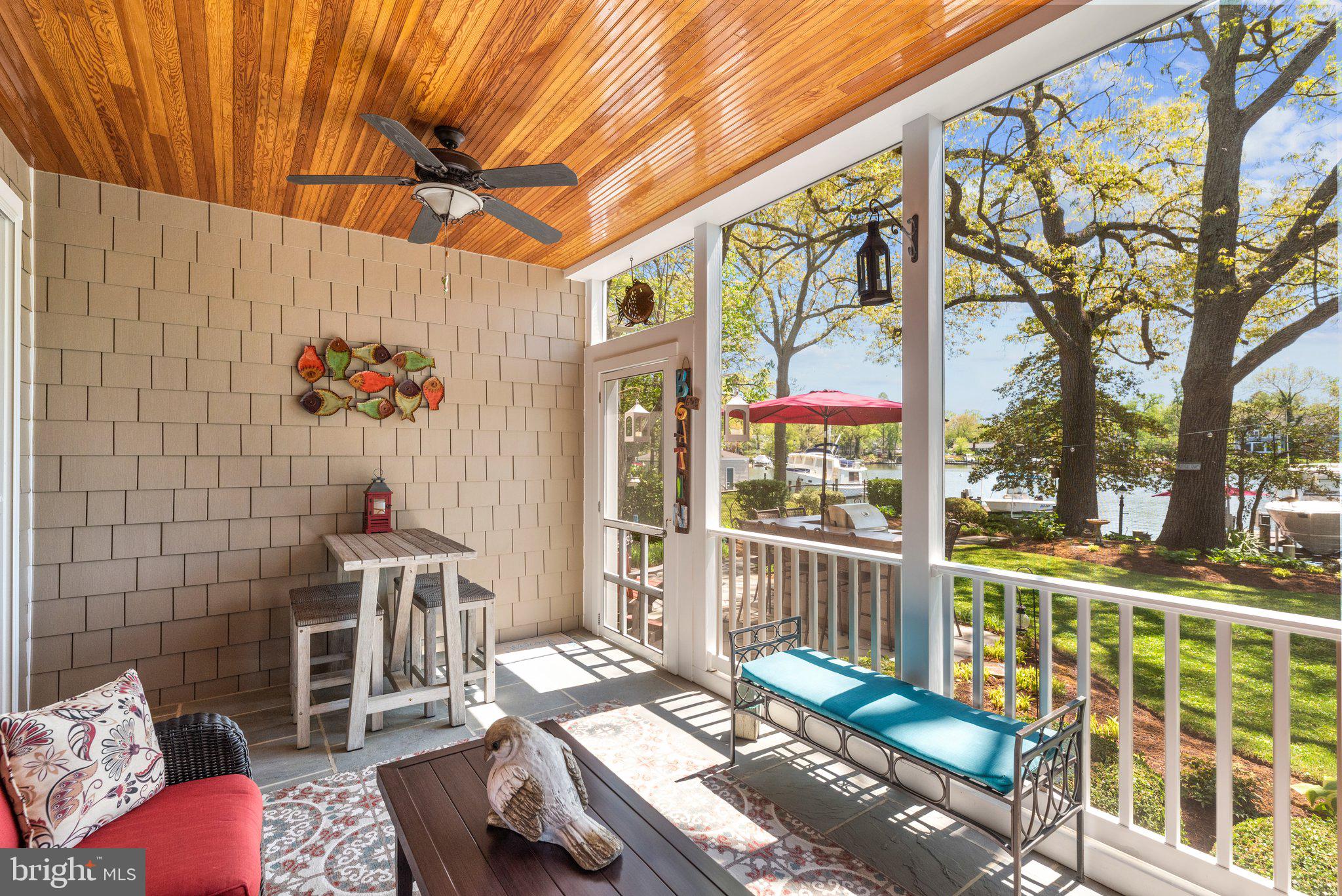 478 LAKESIDE DRIVE