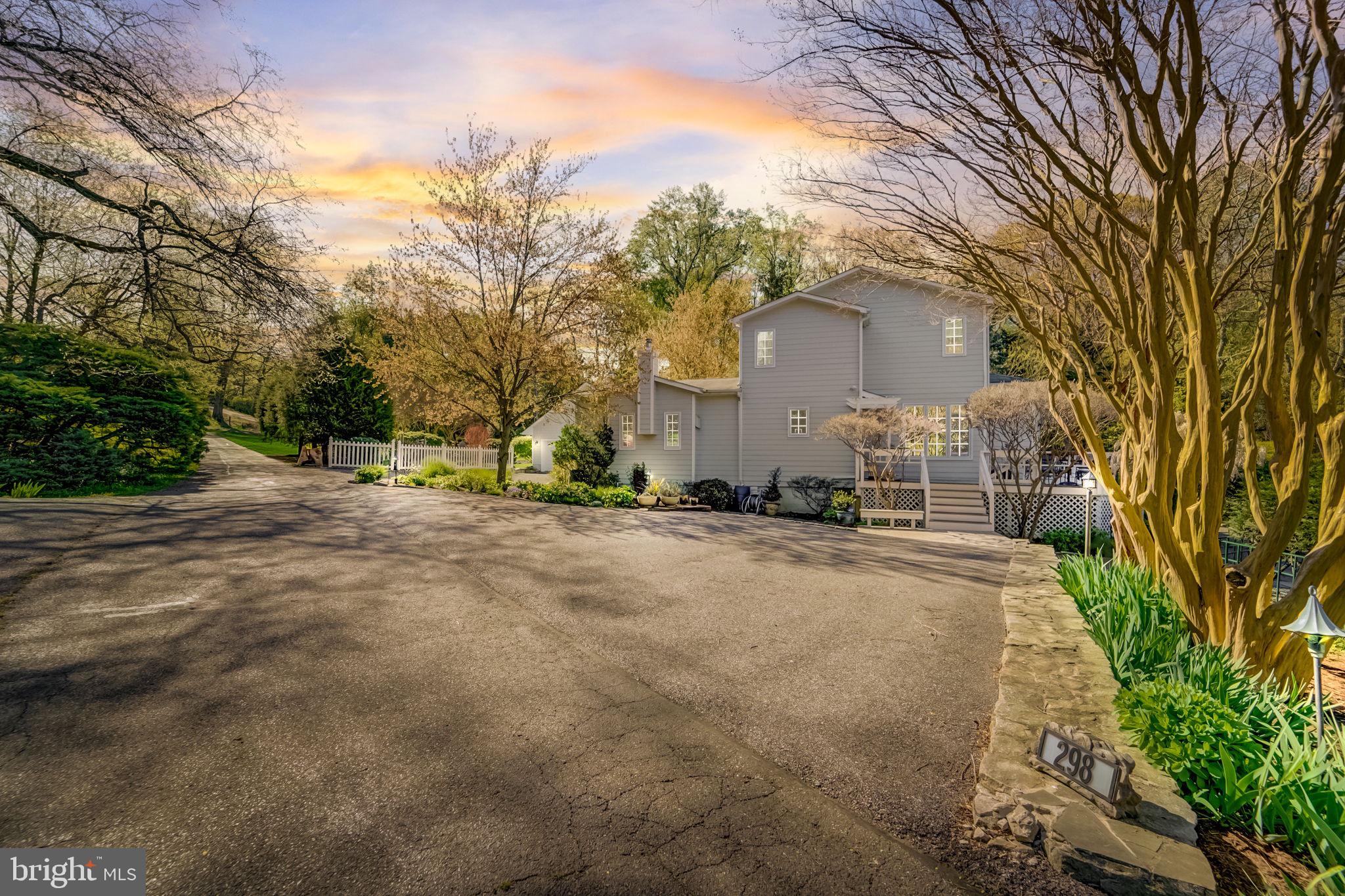 298 JOYCE LANE W