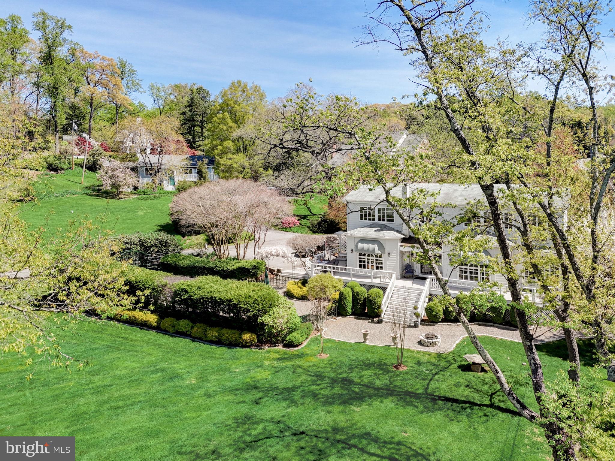 298 JOYCE LANE W