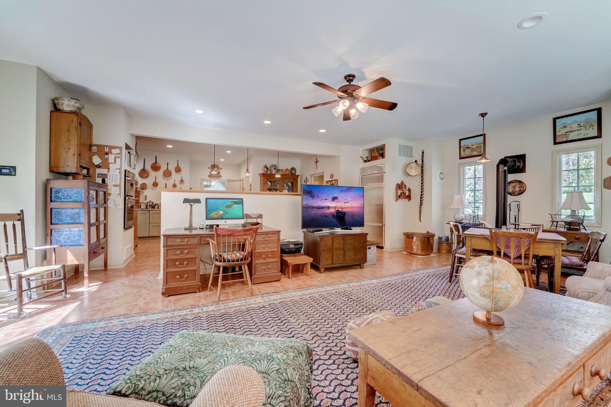 298 JOYCE LANE W