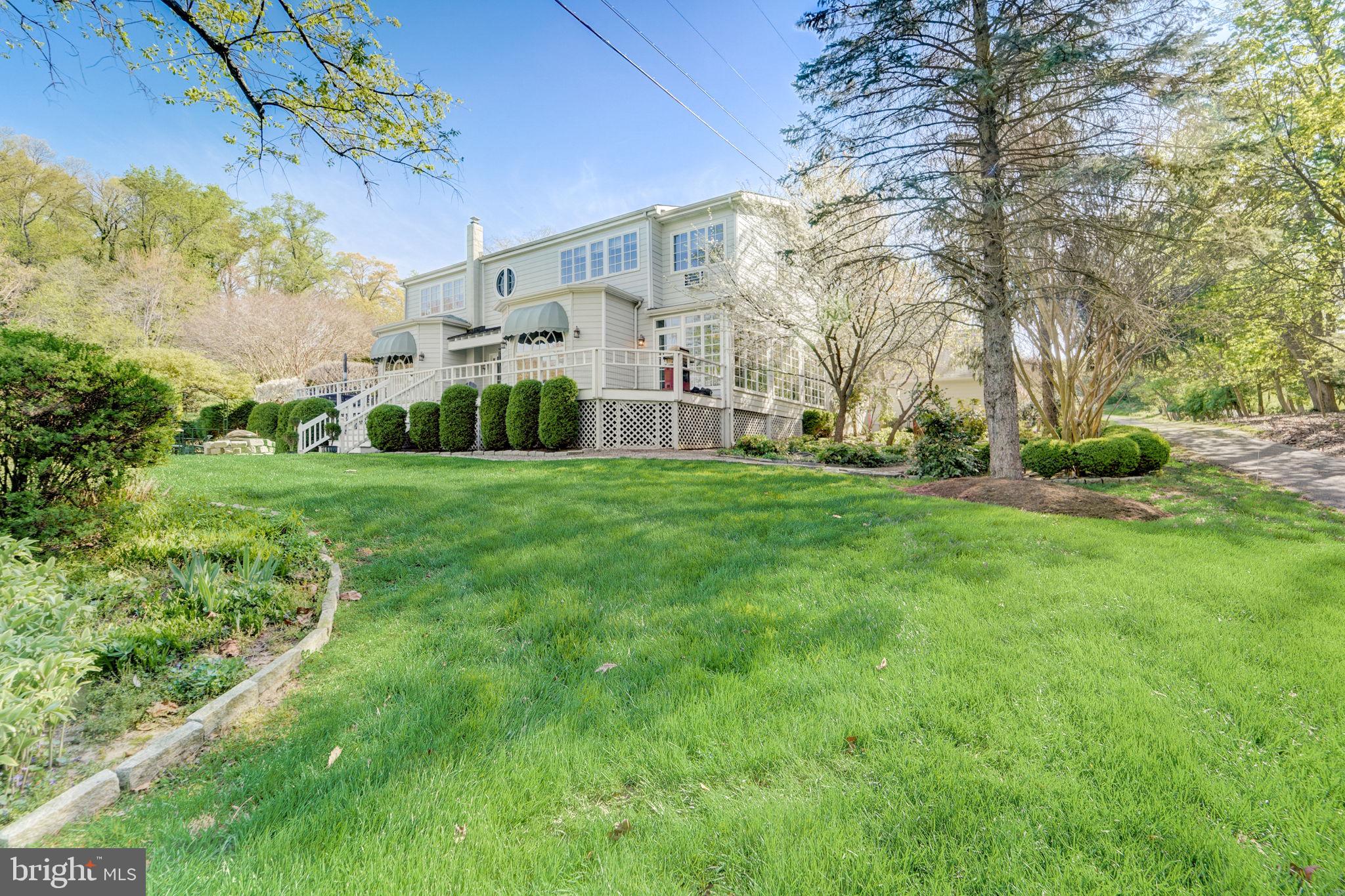 298 JOYCE LANE W