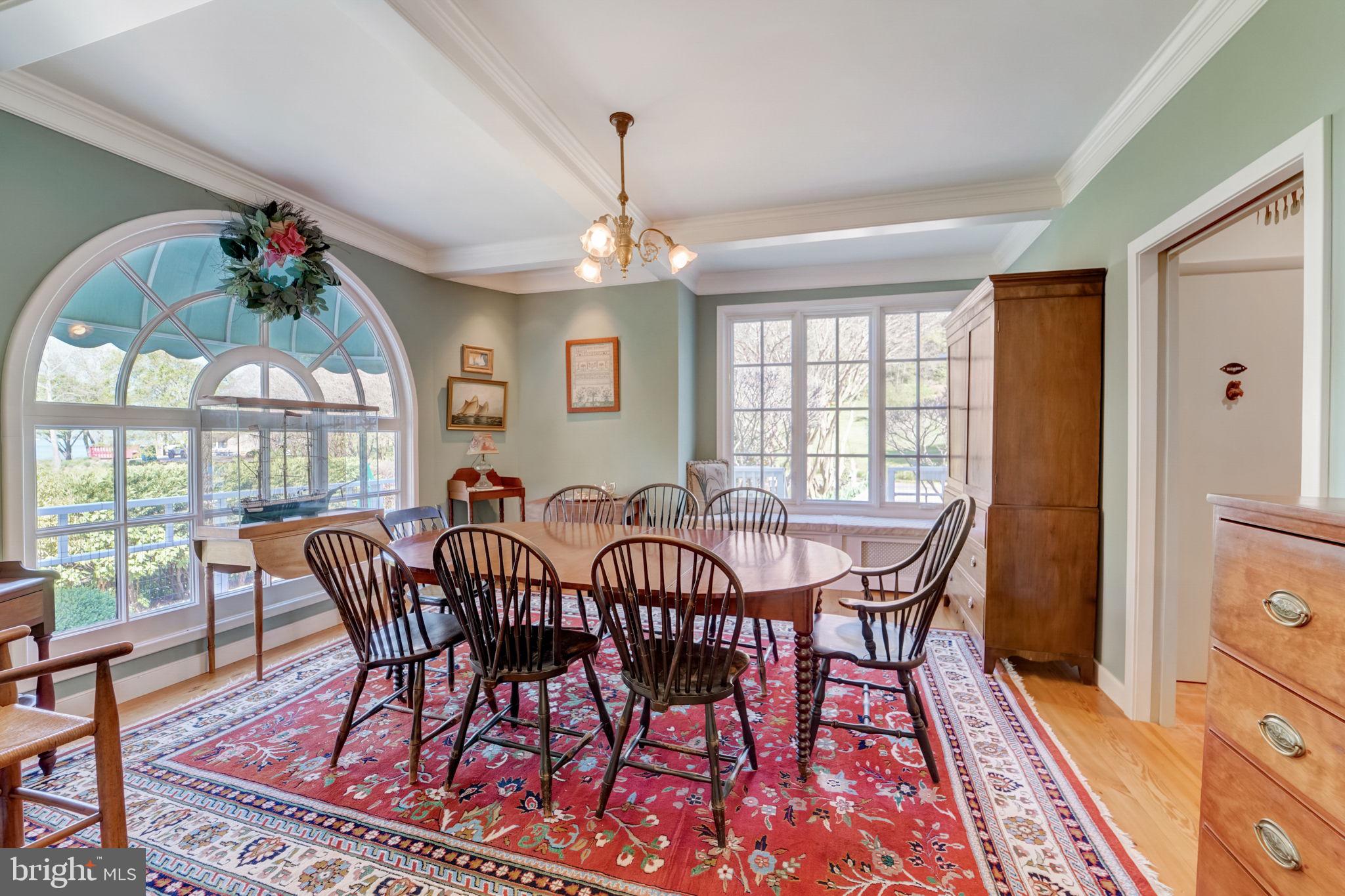 298 JOYCE LANE W
