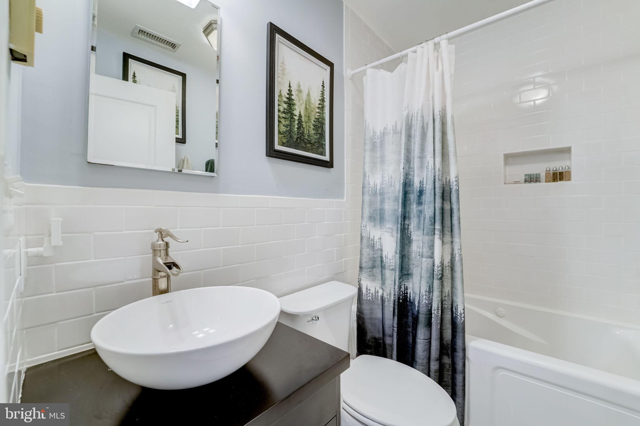298 JOYCE LANE W