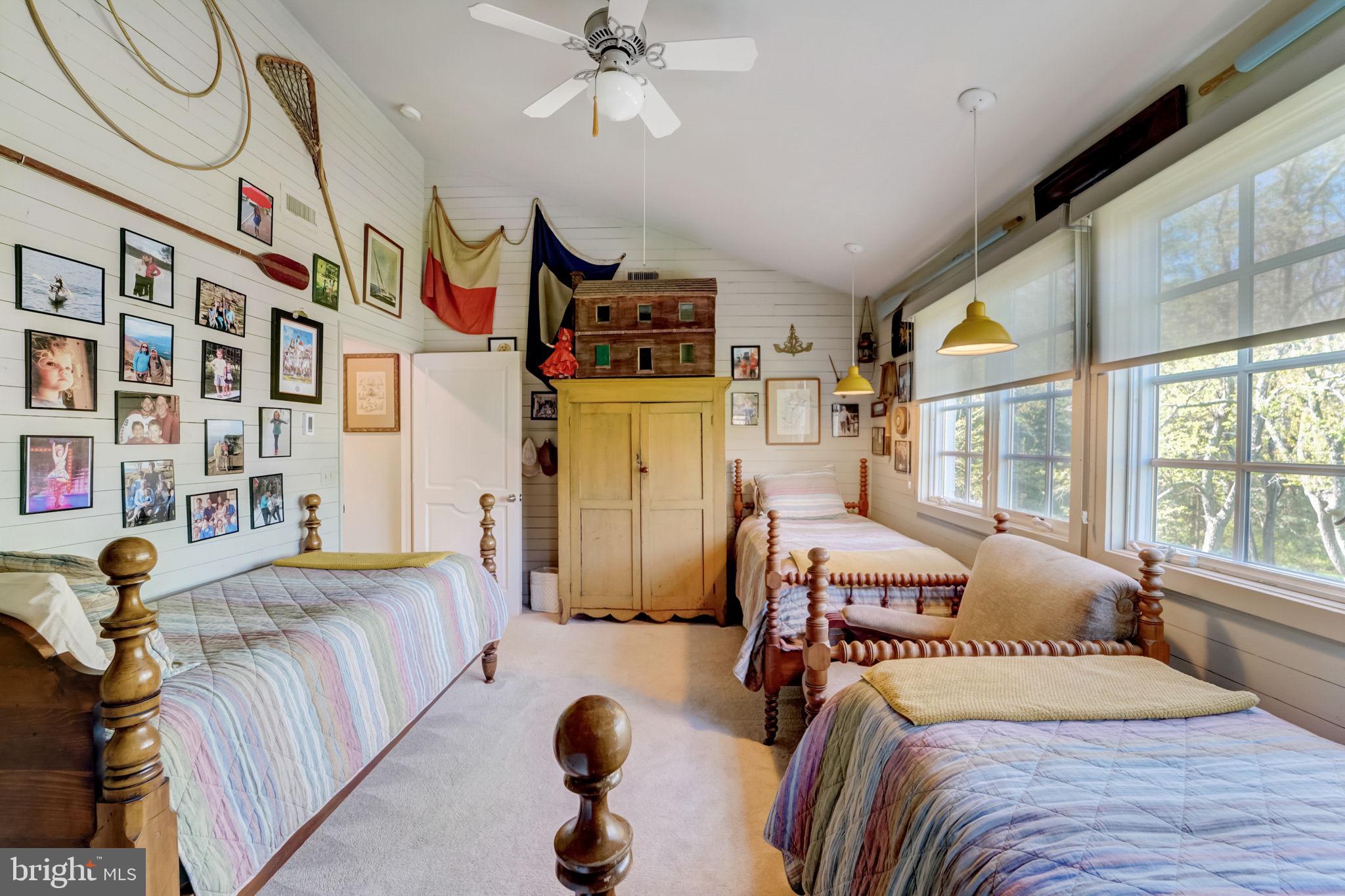 298 JOYCE LANE W