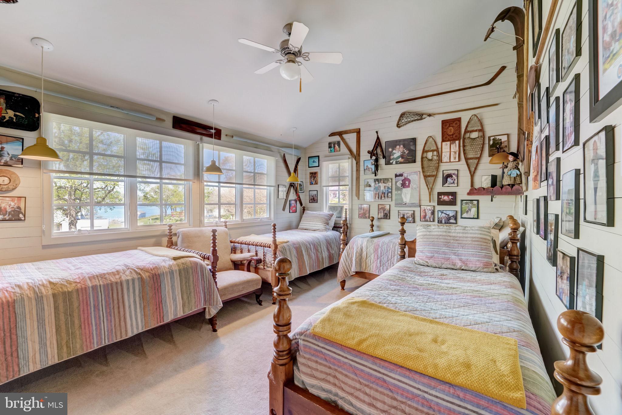 298 JOYCE LANE W
