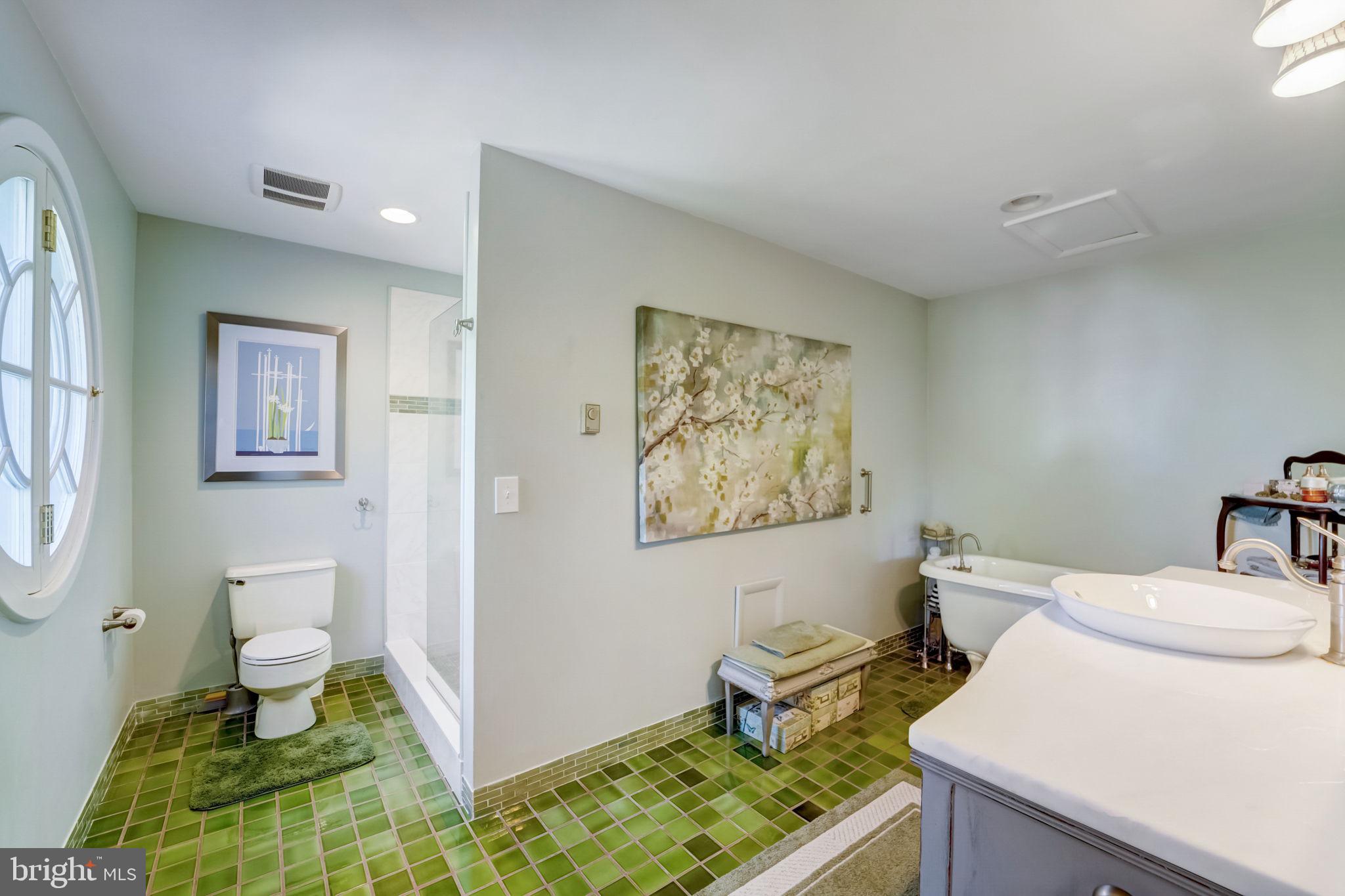 298 JOYCE LANE W