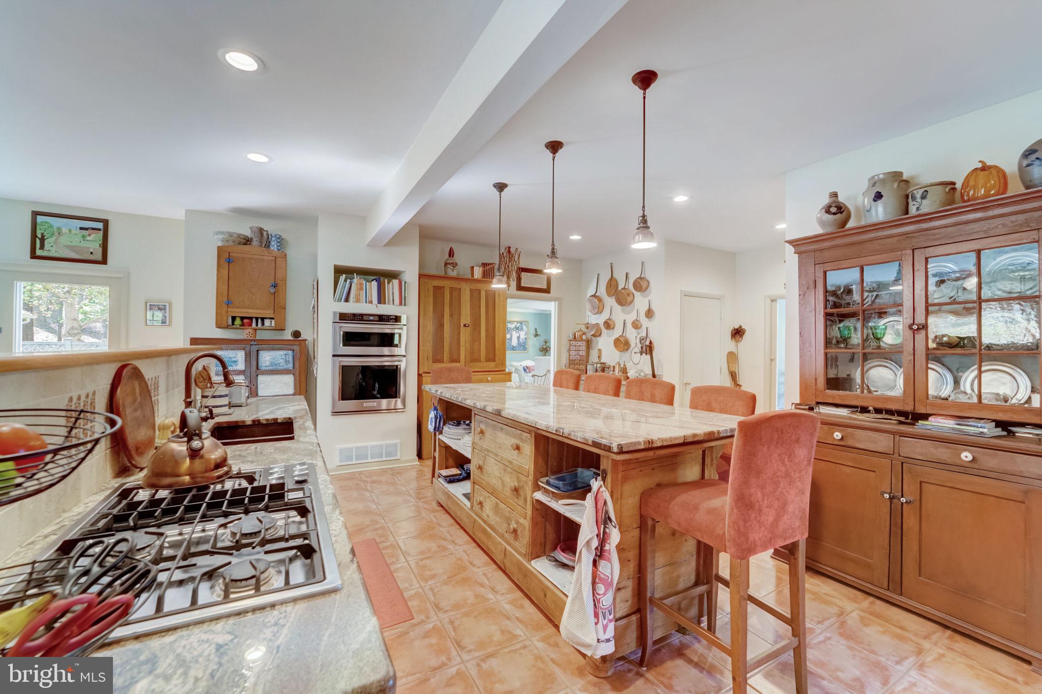 298 JOYCE LANE W