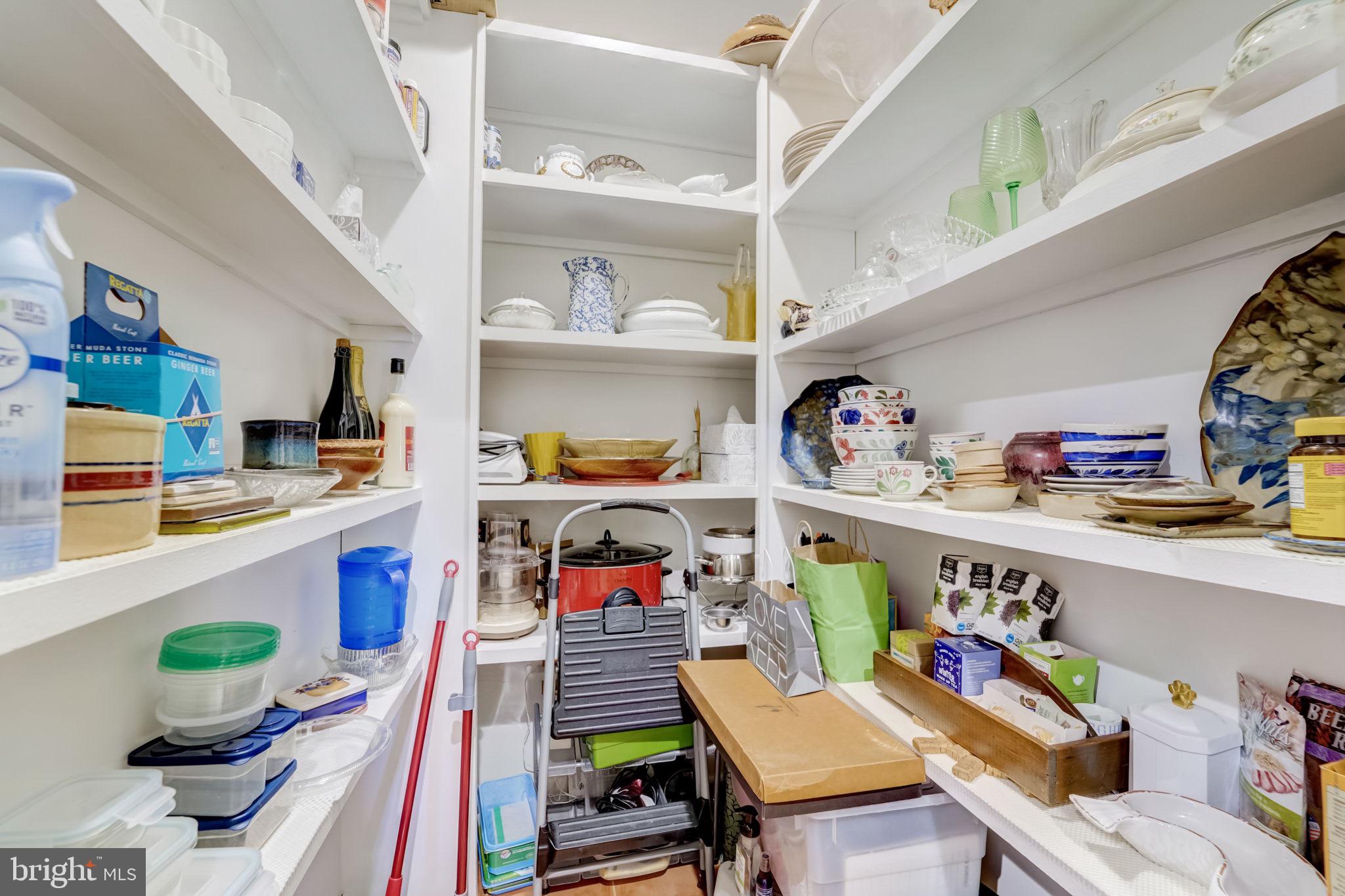 298 JOYCE LANE W