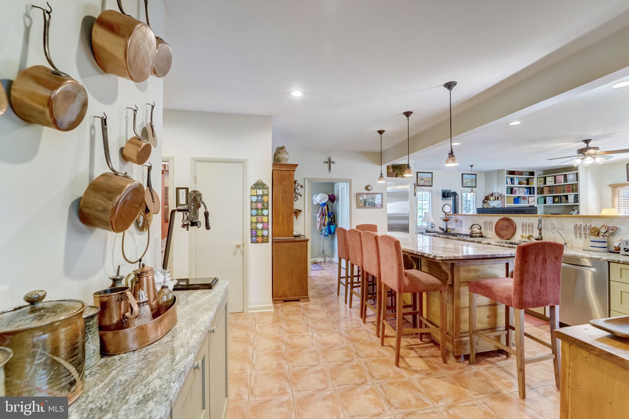 298 JOYCE LANE W