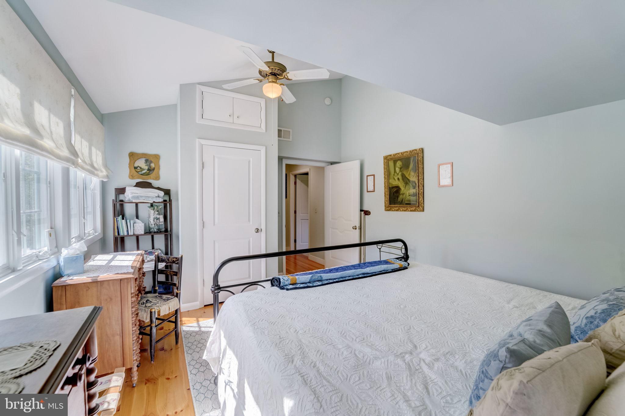 298 JOYCE LANE W