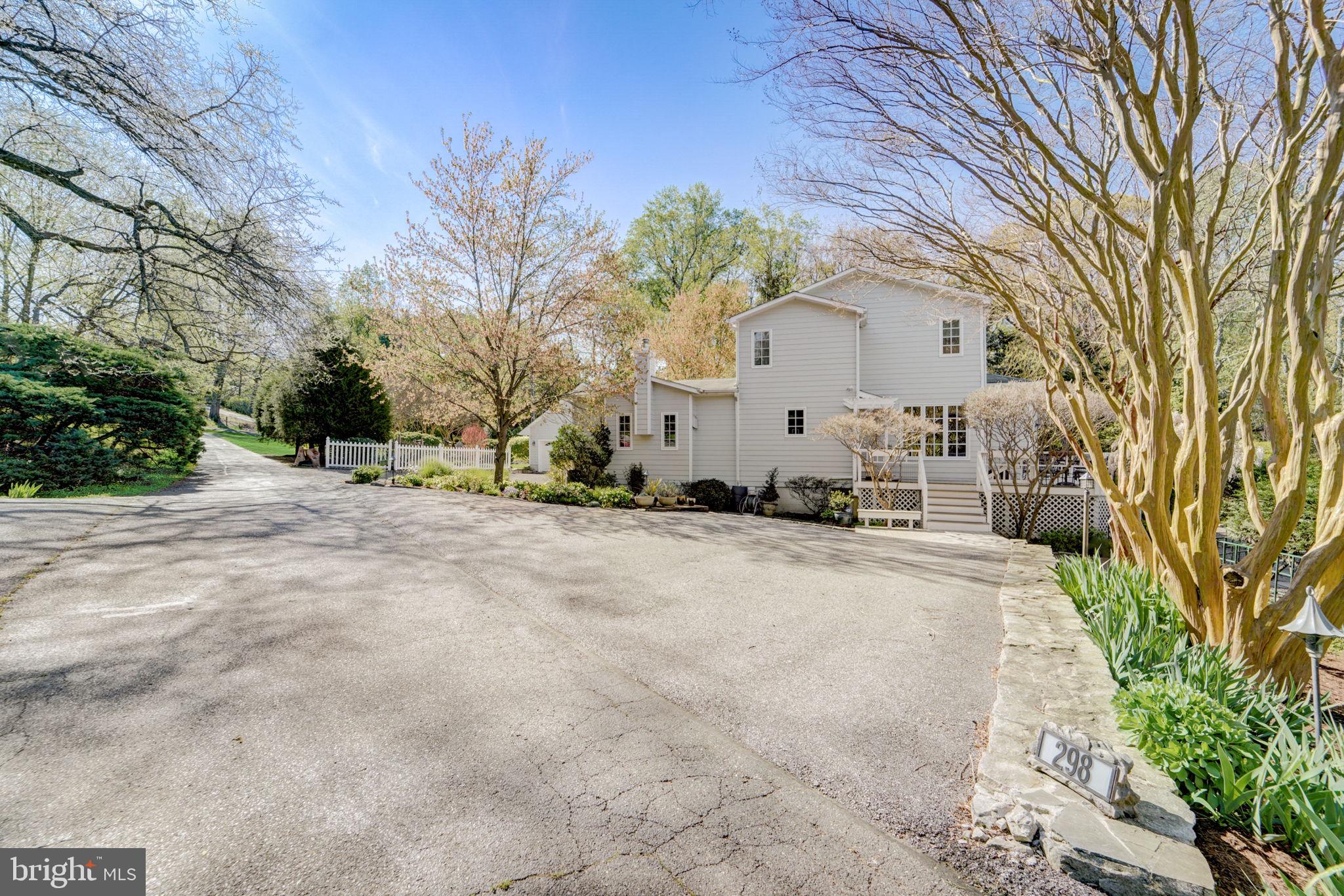 298 JOYCE LANE W