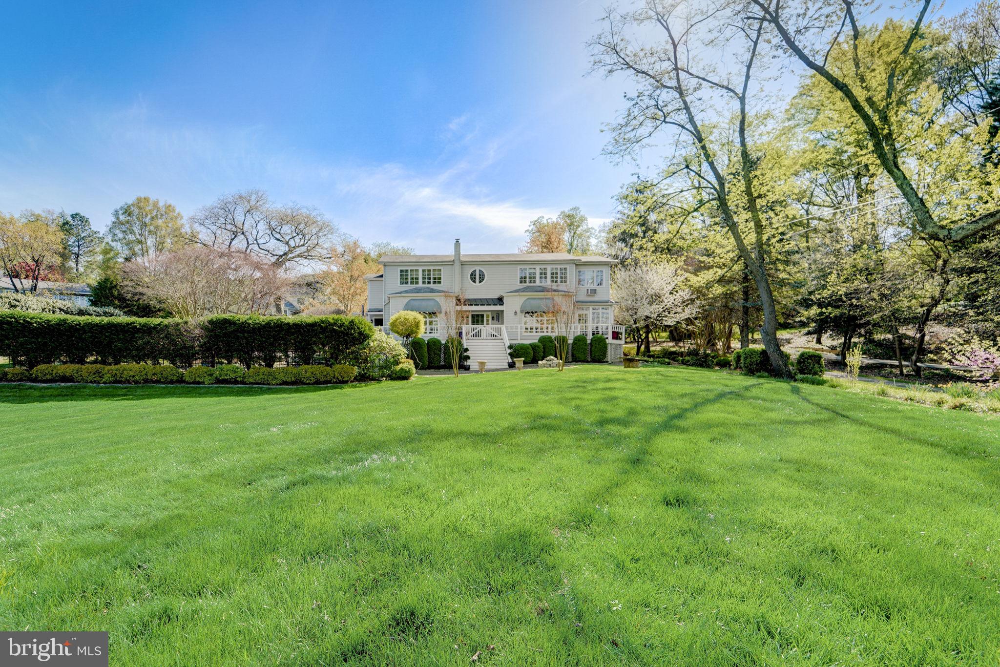 298 JOYCE LANE W