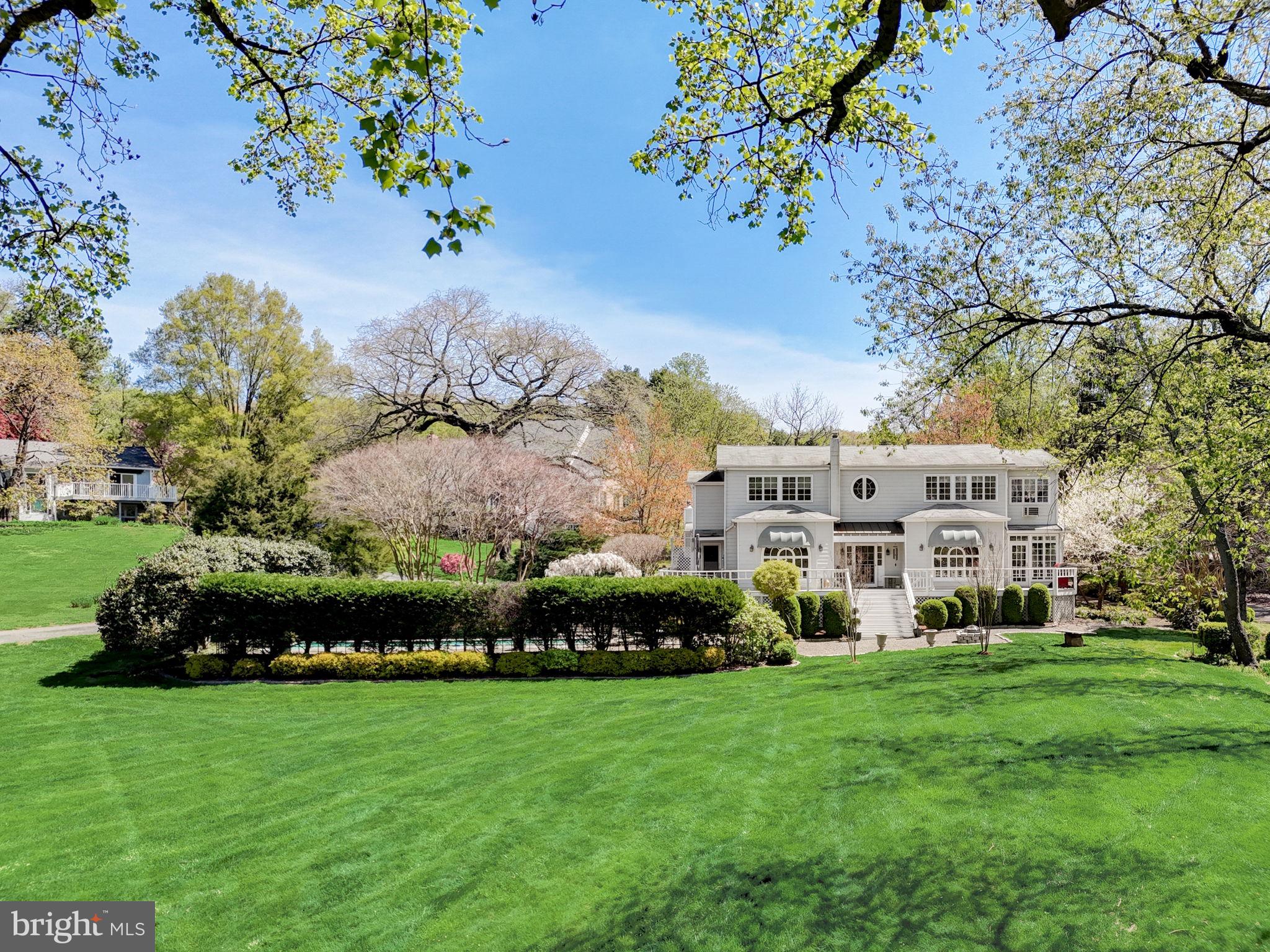 298 JOYCE LANE W