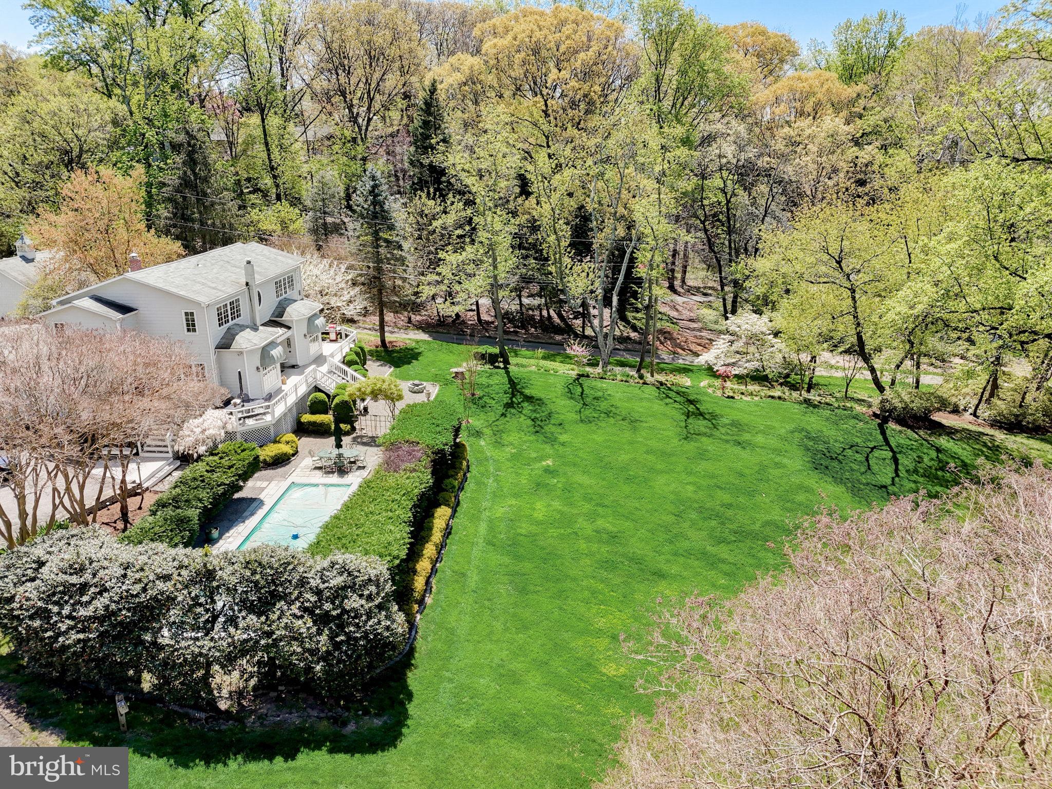 298 JOYCE LANE W
