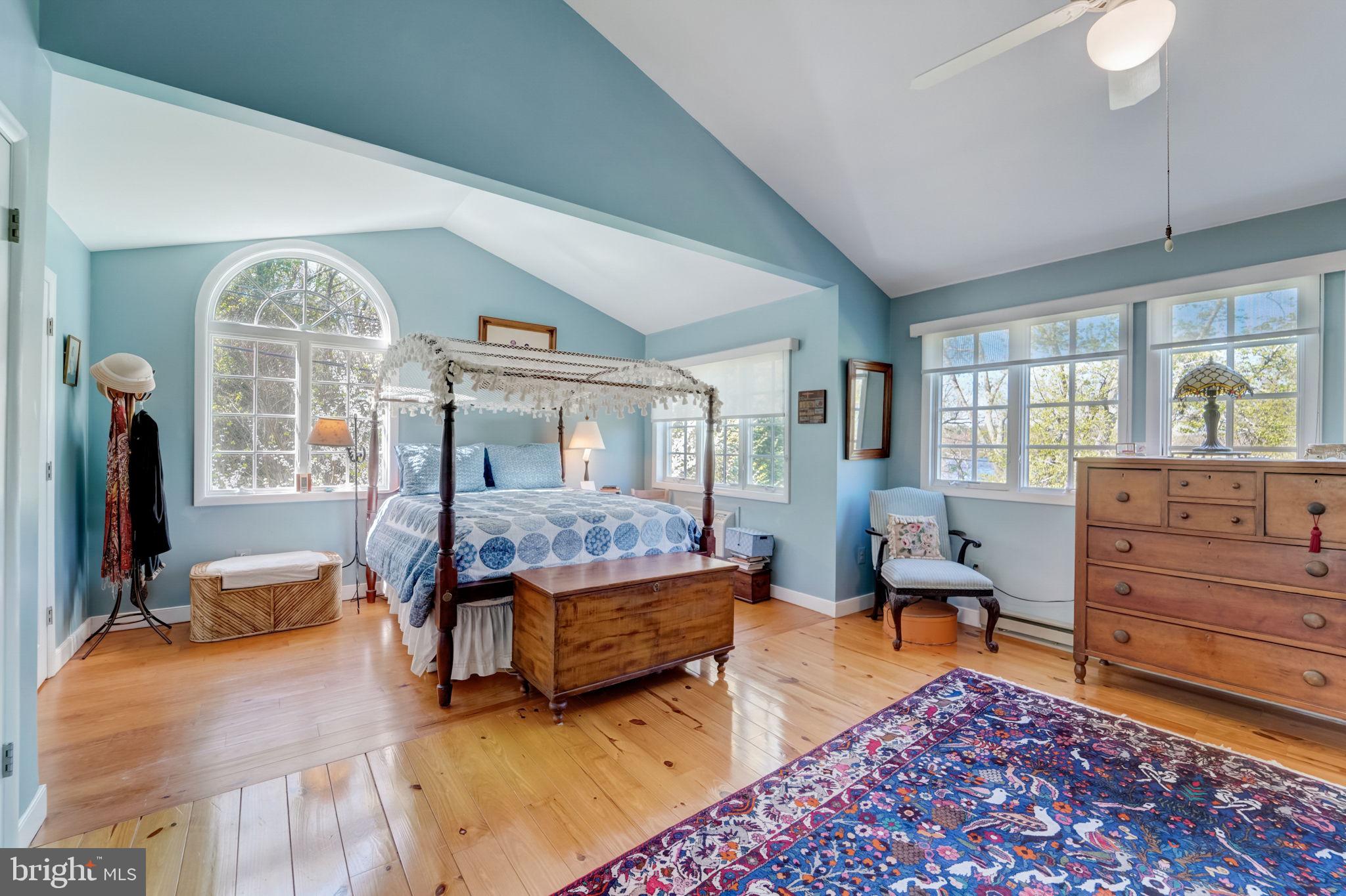 298 JOYCE LANE W