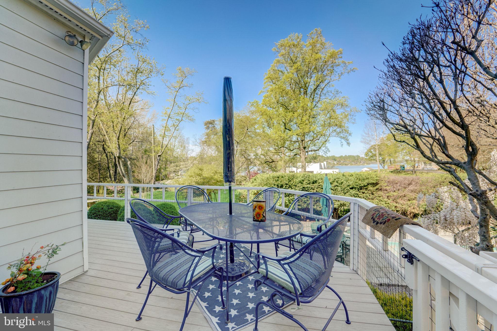 298 JOYCE LANE W
