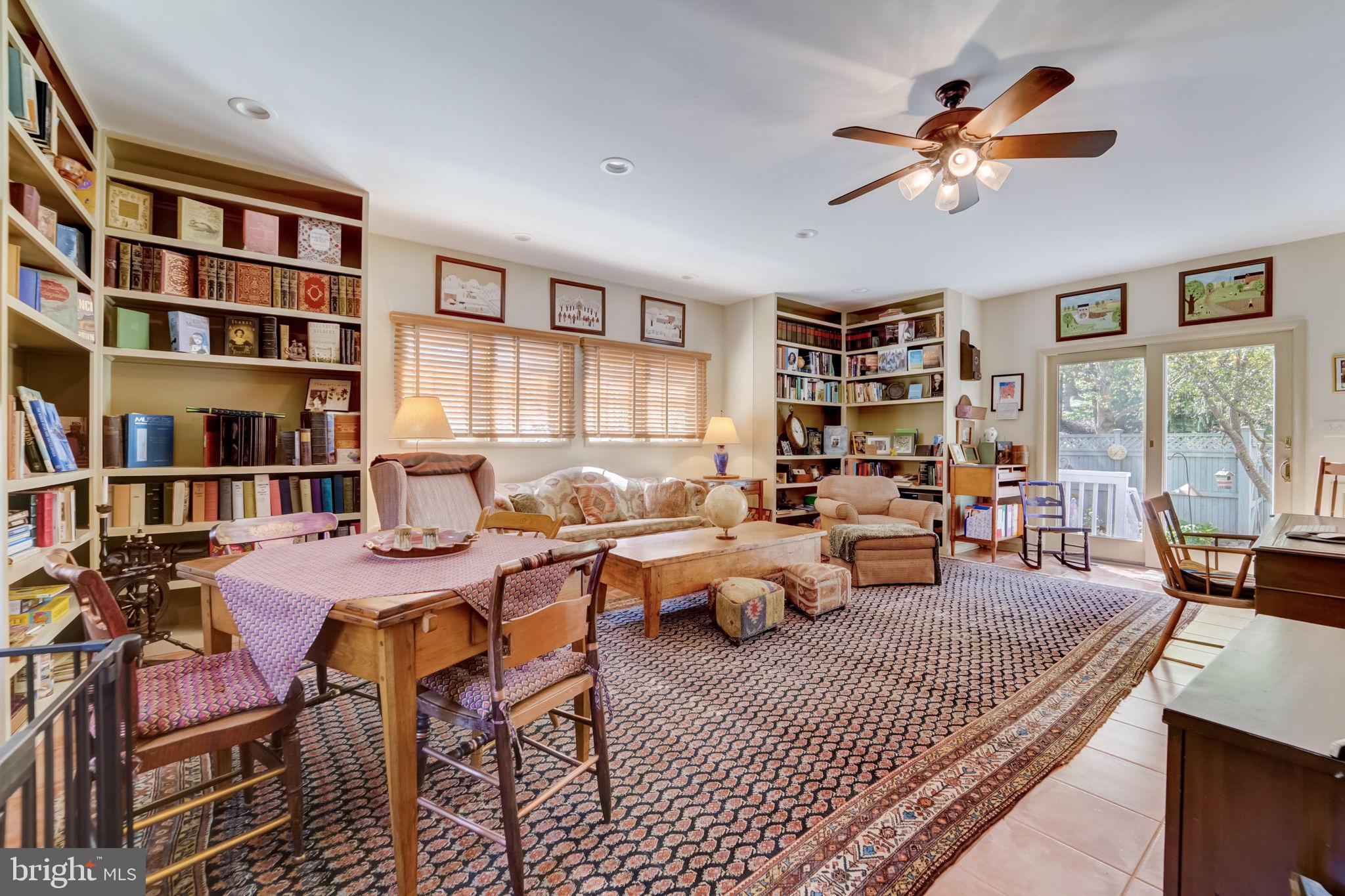 298 JOYCE LANE W