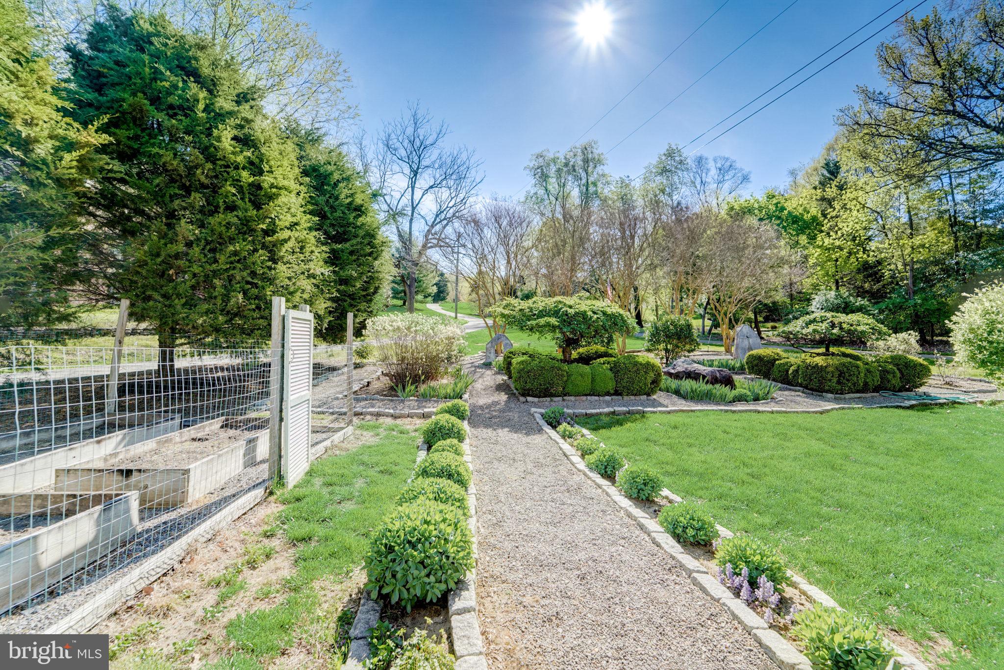 298 JOYCE LANE W