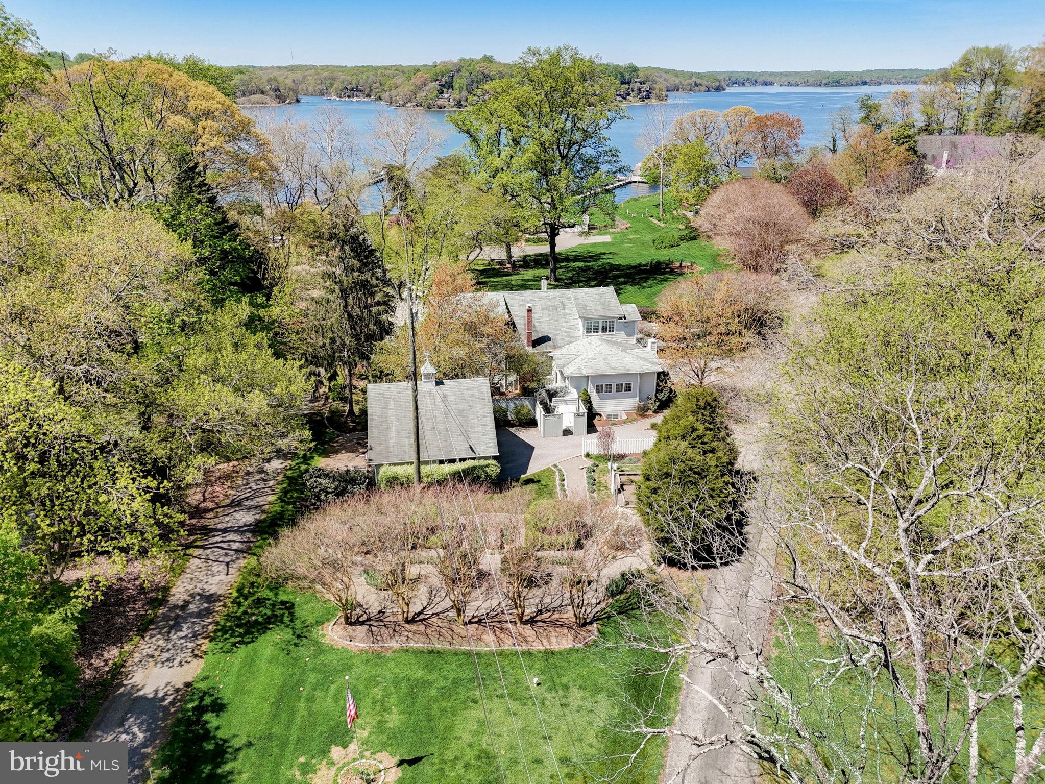 298 JOYCE LANE W