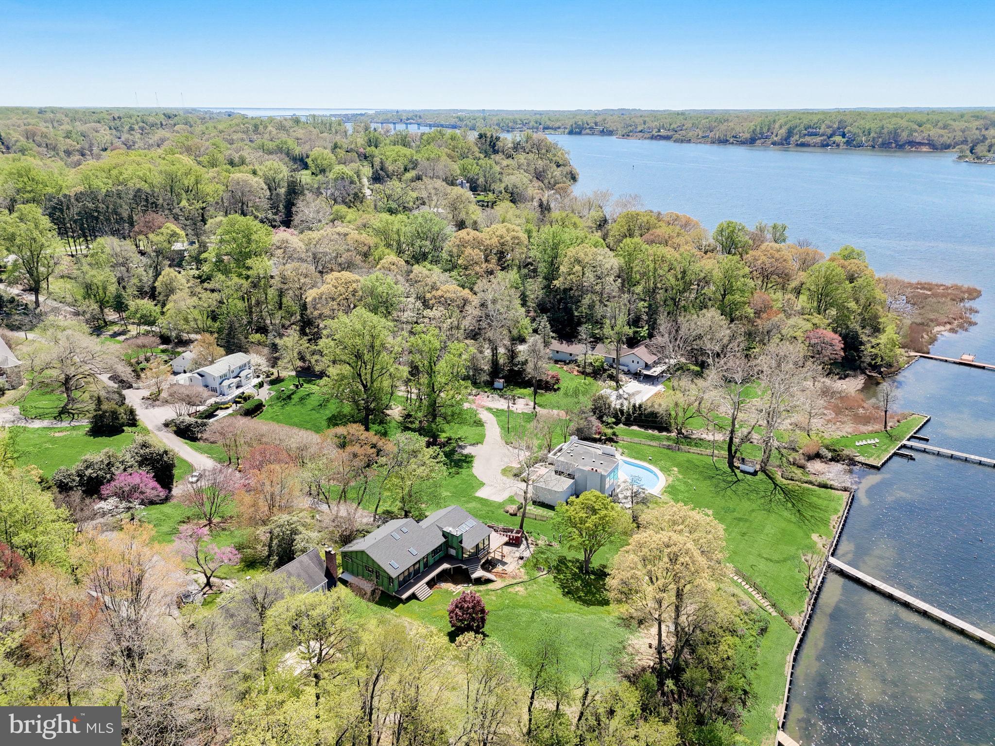 298 JOYCE LANE W