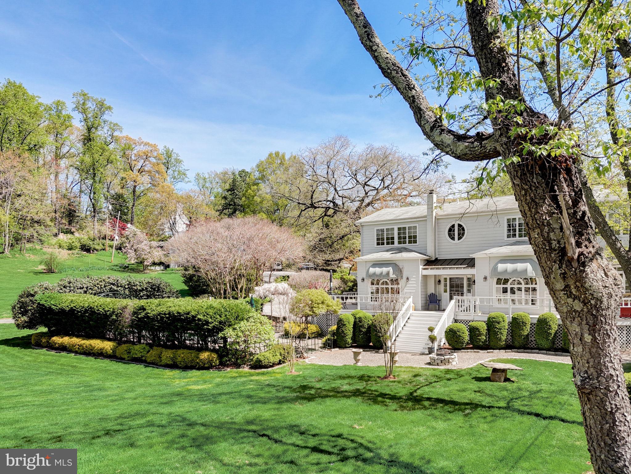 298 JOYCE LANE W