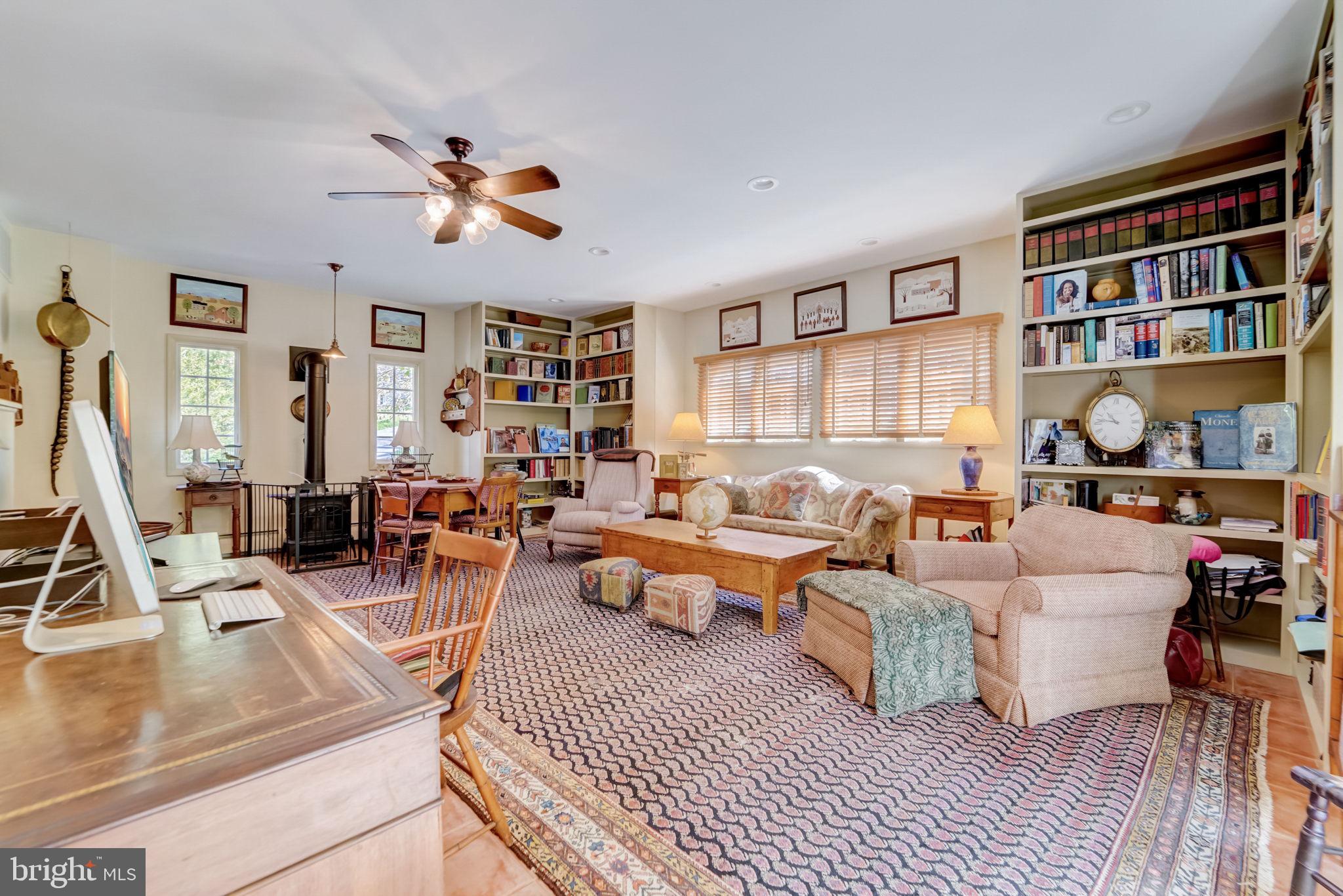 298 JOYCE LANE W