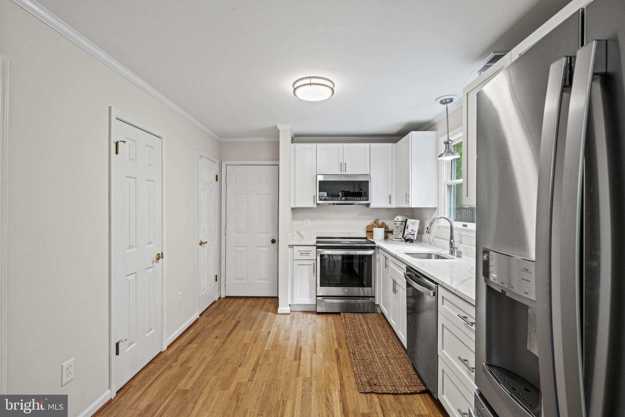 1504 MANOR VIEW ROAD