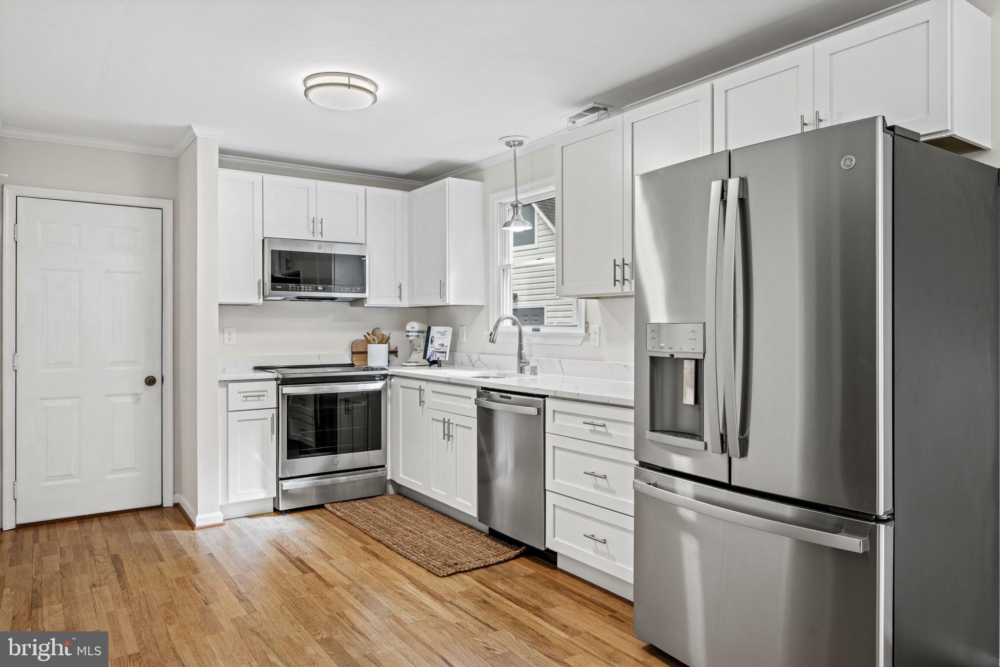 1504 MANOR VIEW ROAD