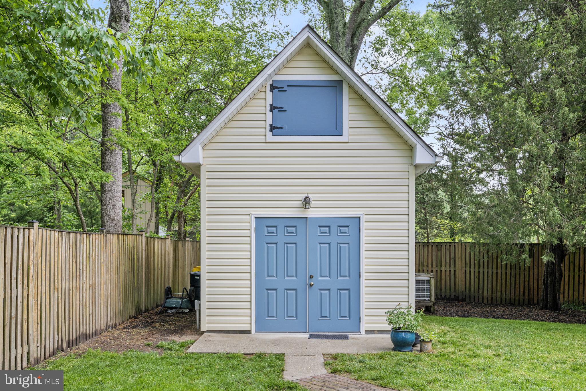 1504 MANOR VIEW ROAD