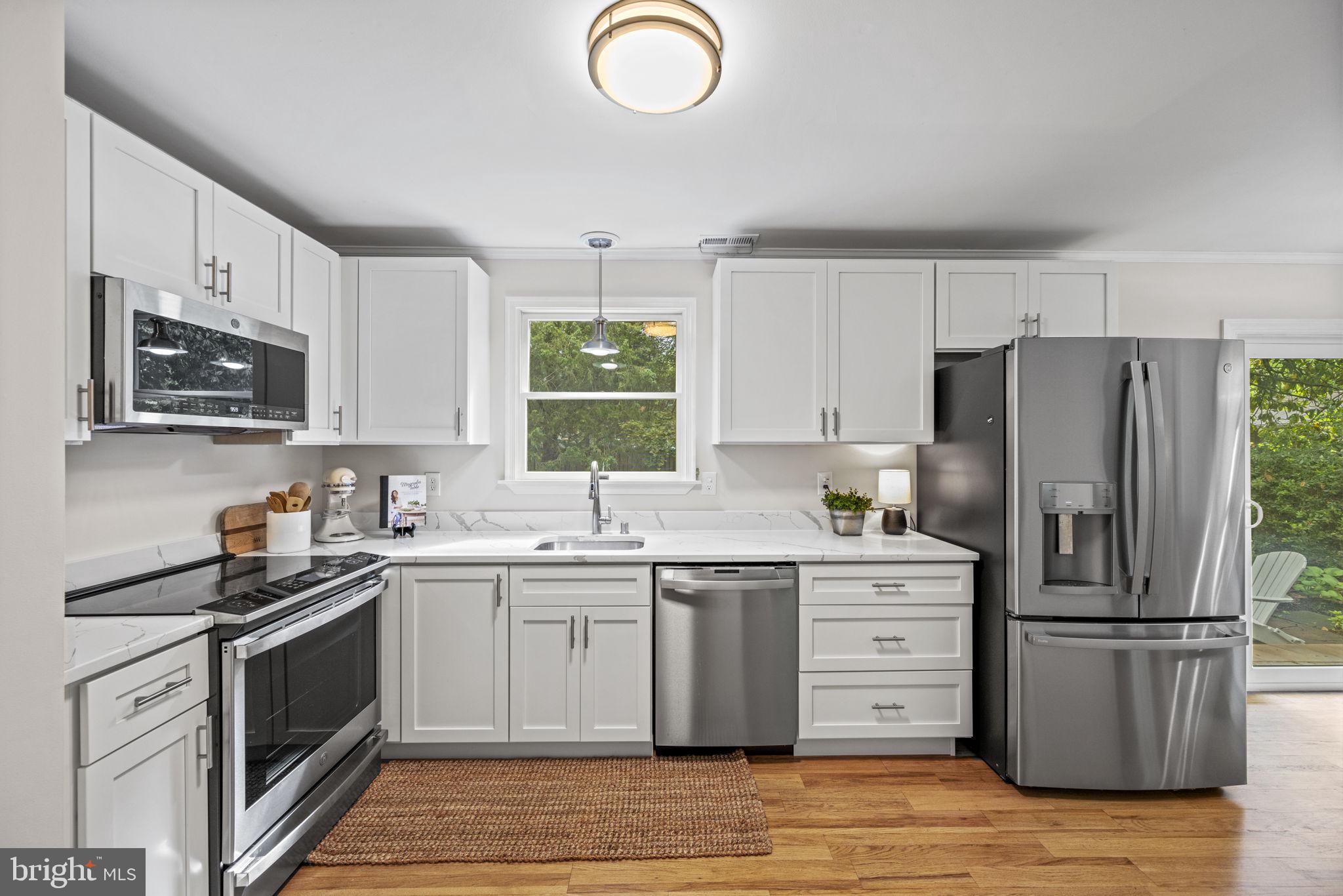 1504 MANOR VIEW ROAD