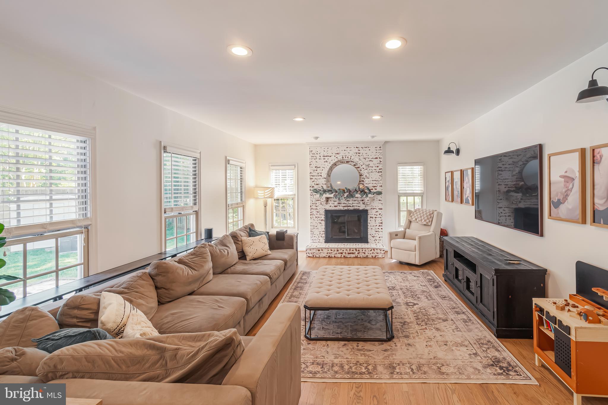 1103 ELGIN COURT