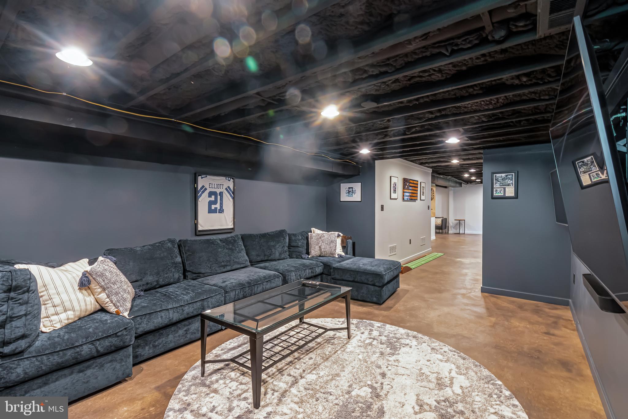 1103 ELGIN COURT