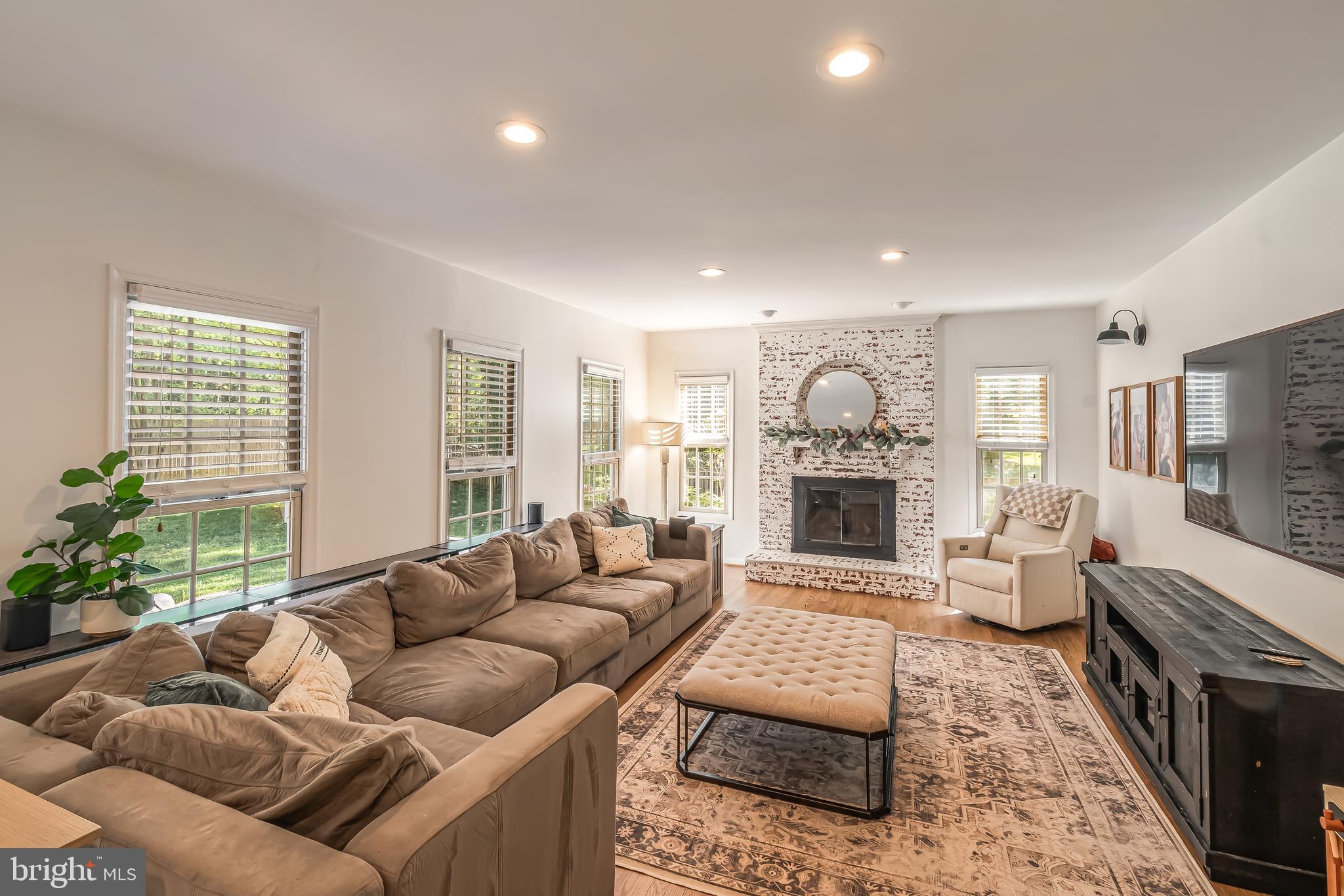 1103 ELGIN COURT