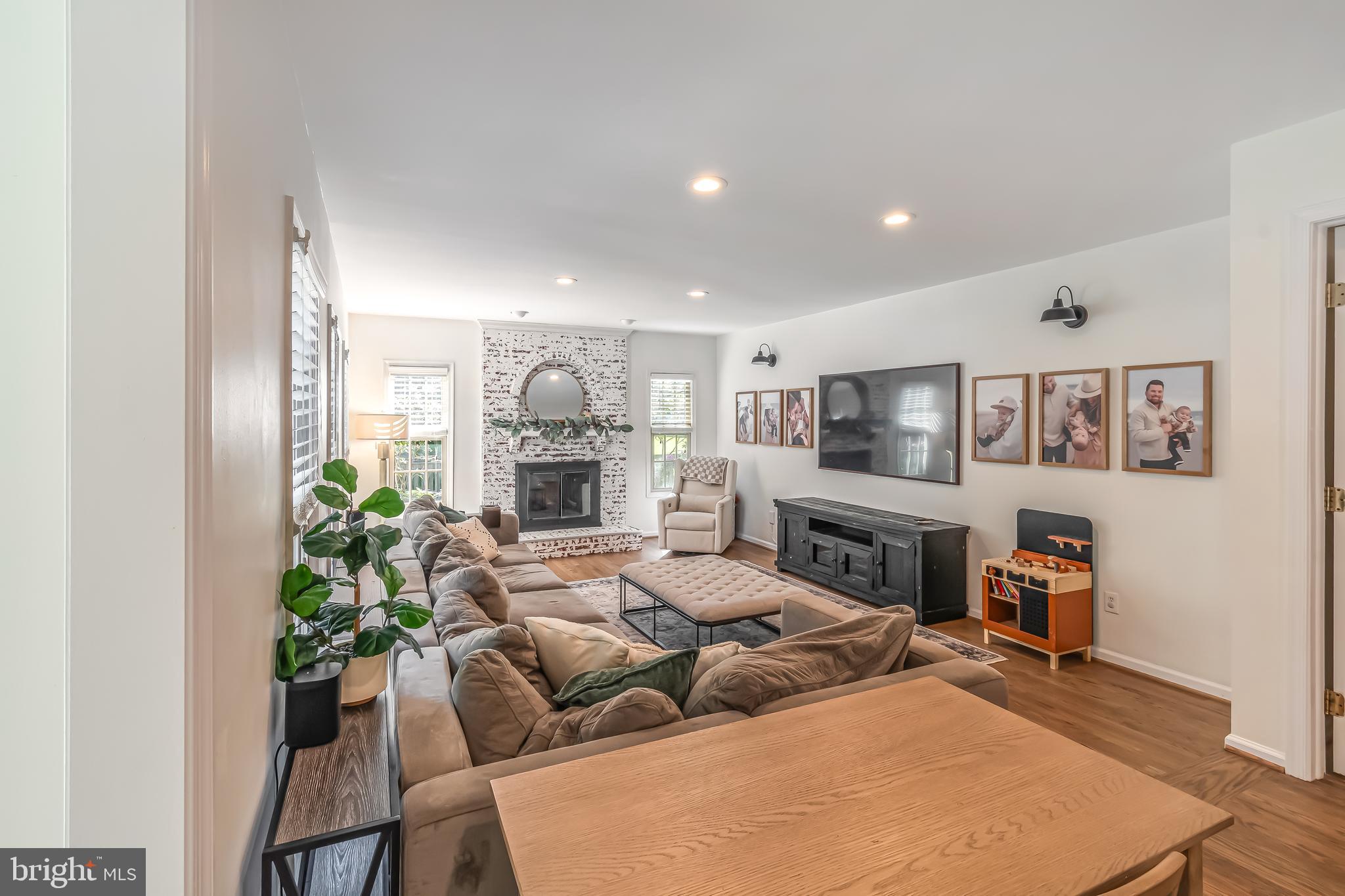 1103 ELGIN COURT