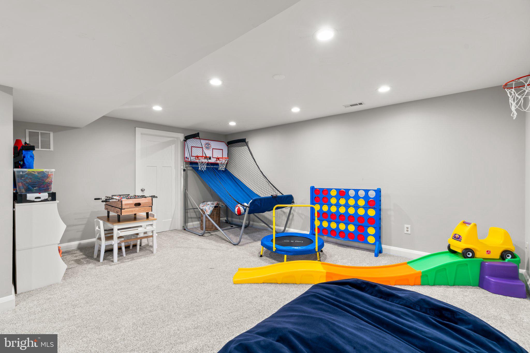 348 BUTTERNUT COURT