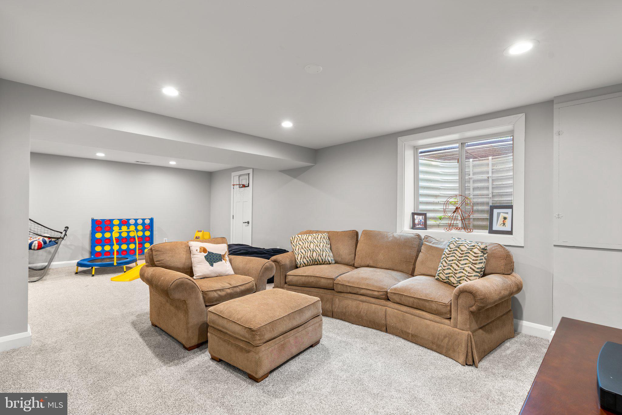 348 BUTTERNUT COURT