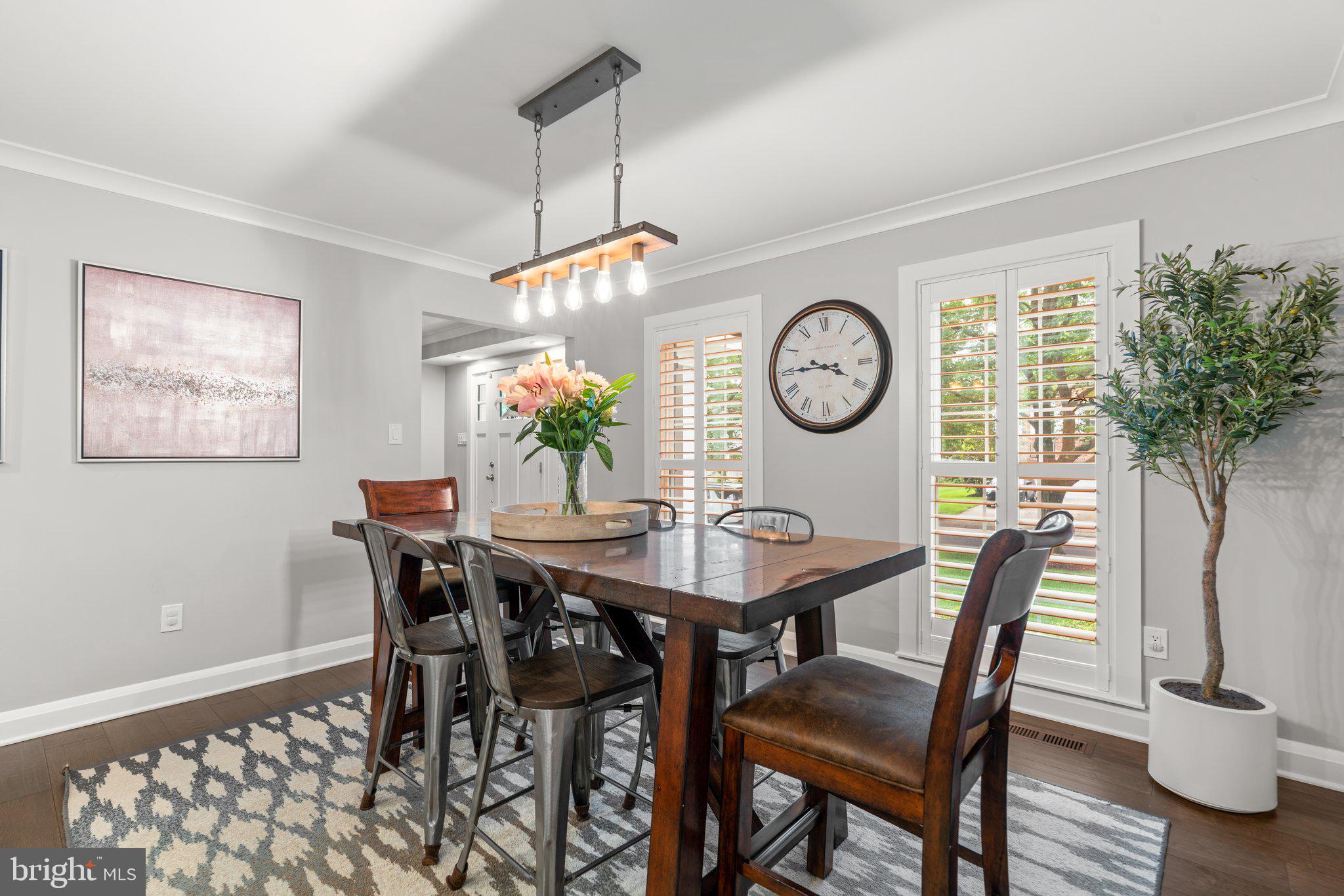 348 BUTTERNUT COURT