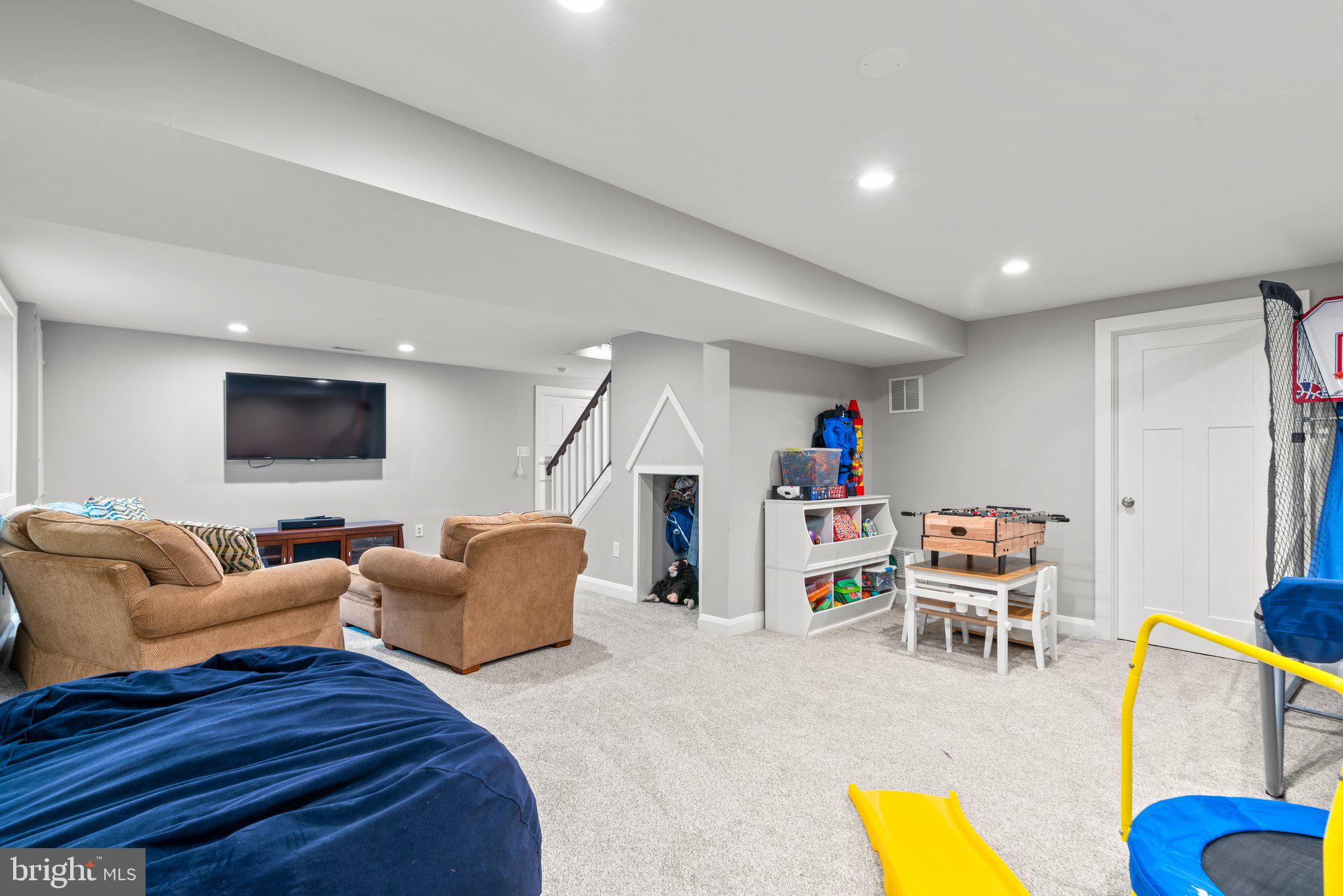 348 BUTTERNUT COURT