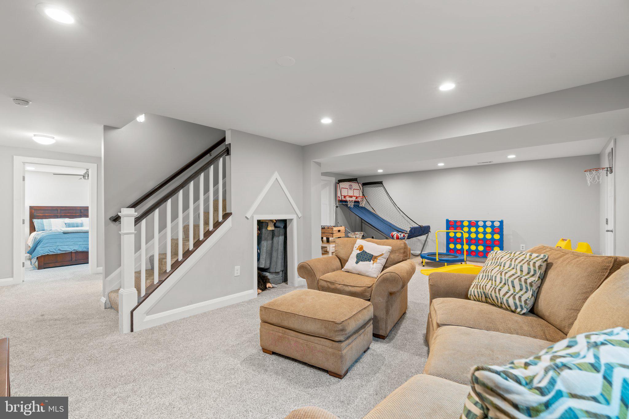 348 BUTTERNUT COURT